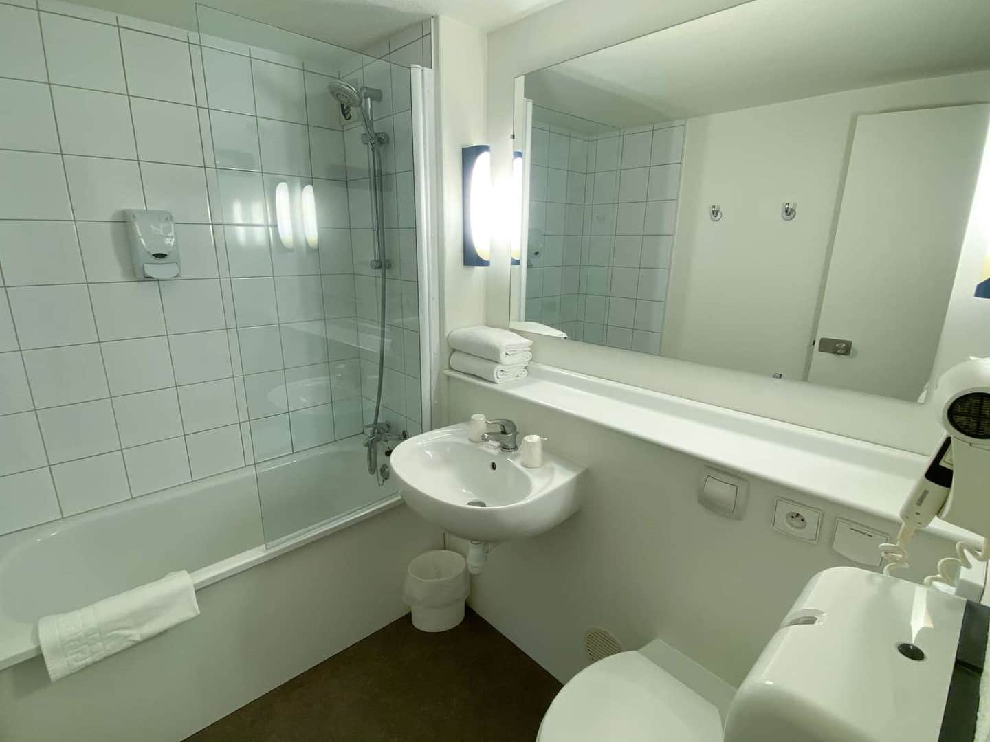 Kyriad Direct Roanne Hôtel