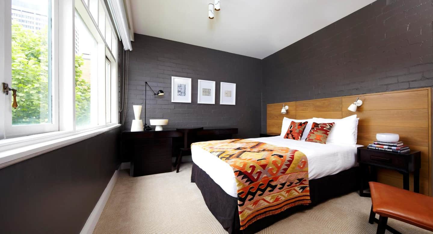 Harbour Rocks Hotel