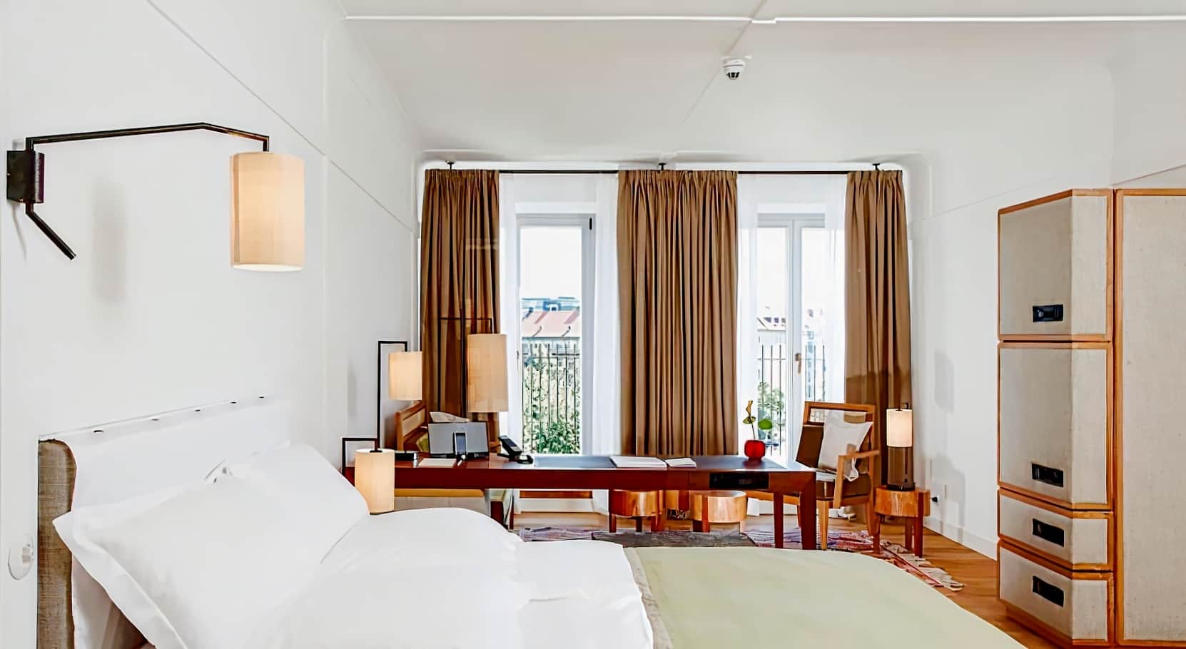 Louis Hotel