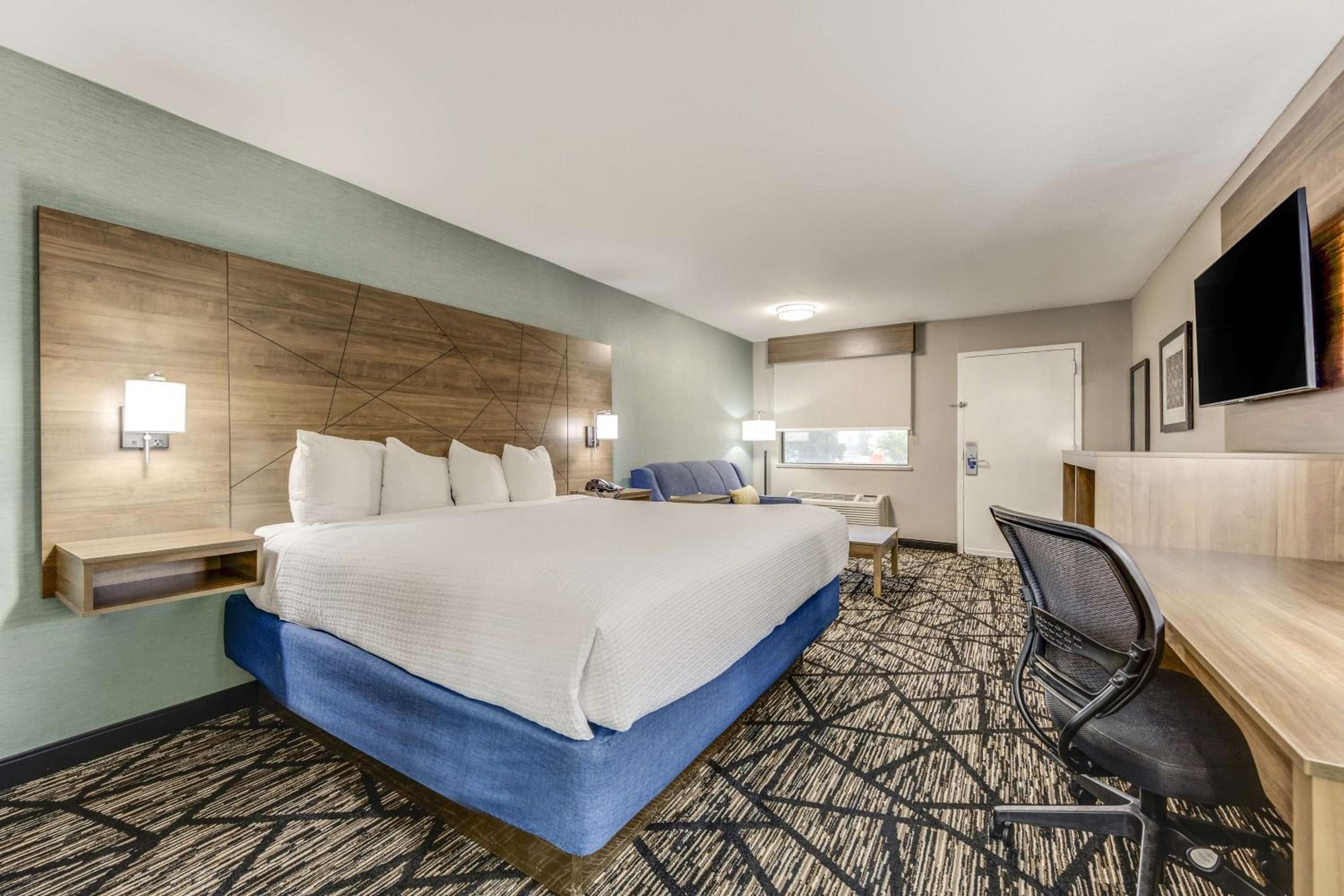 Huntsville Inn & Suites