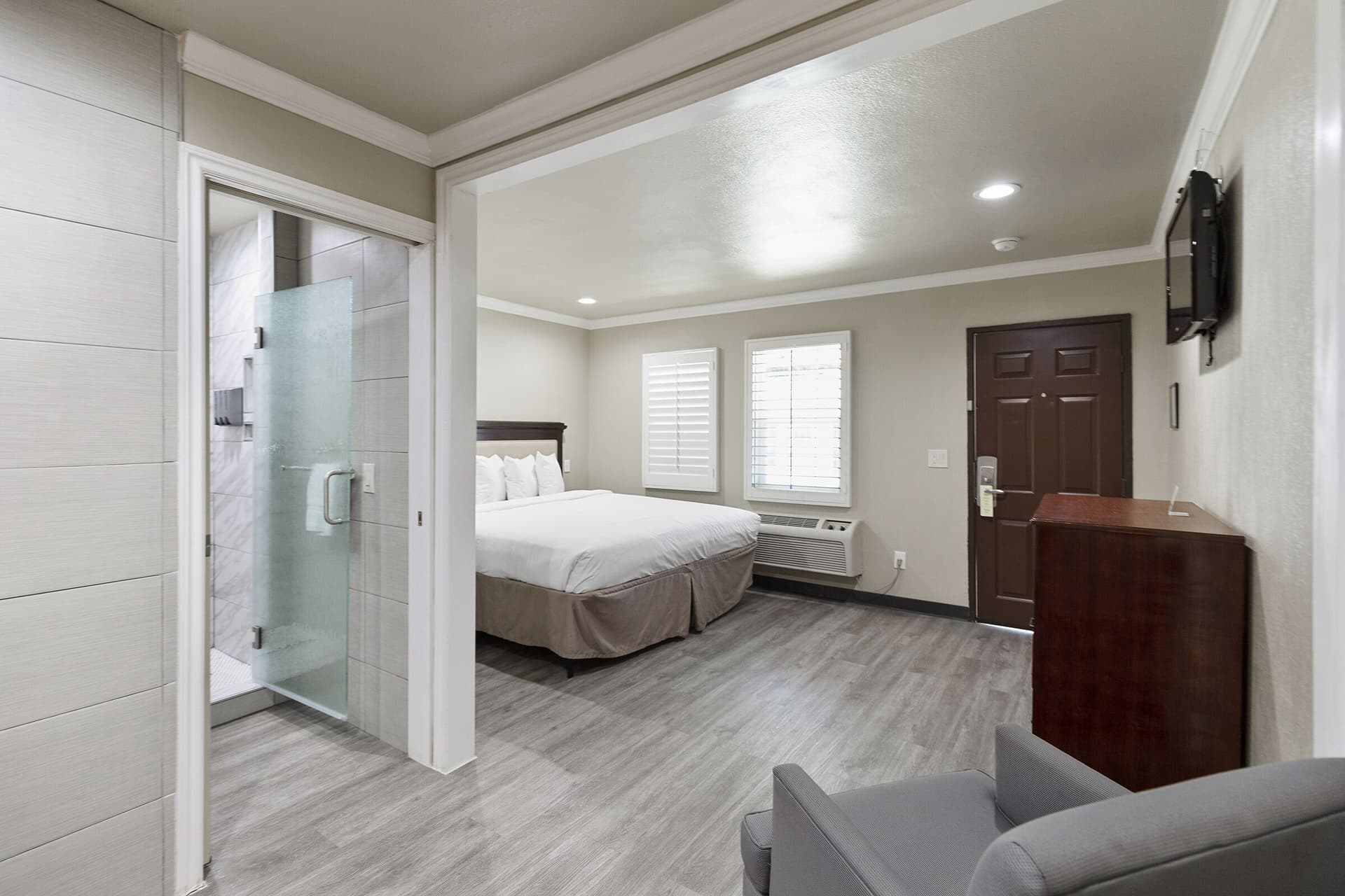 Le Blanc Inn & Suites
