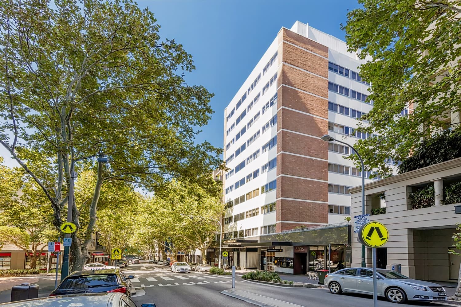 Macleay Hotel