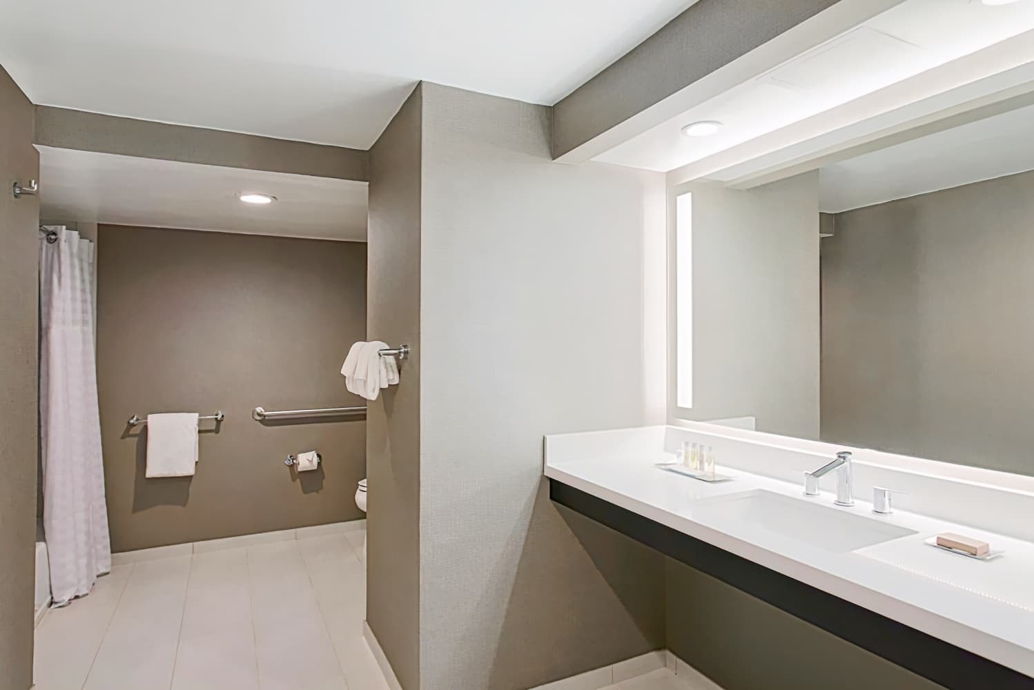 DoubleTree by Hilton Hotel Los Angeles - Norwalk