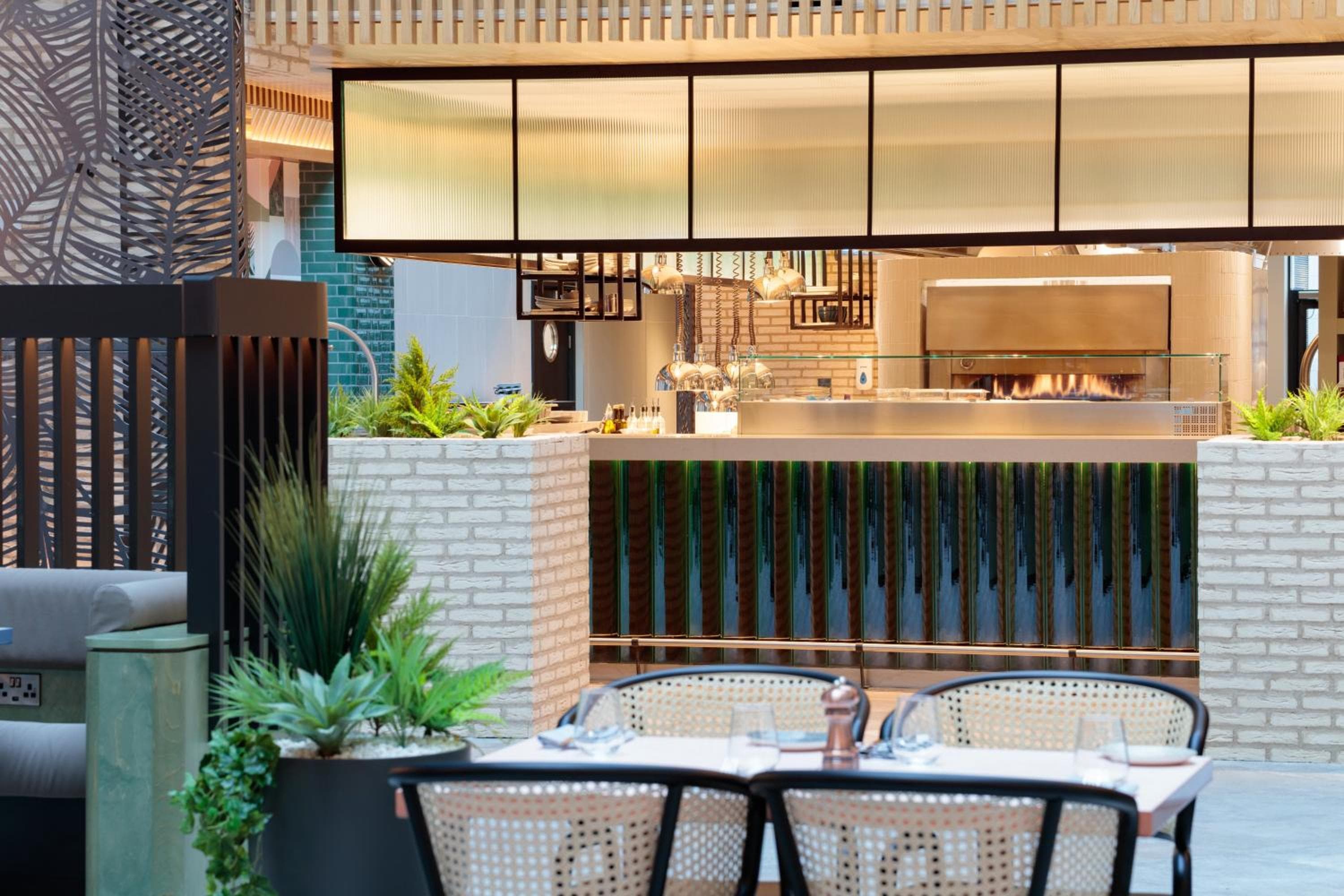 Holiday Inn London Heathrow - Bath Road by IHG