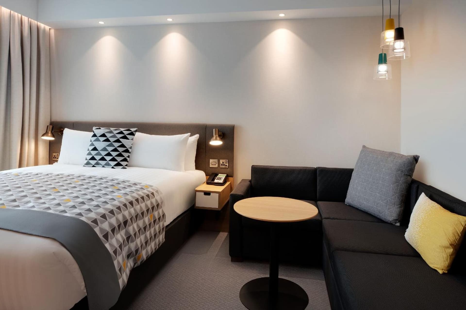 Holiday Inn London Heathrow - Bath Road by IHG