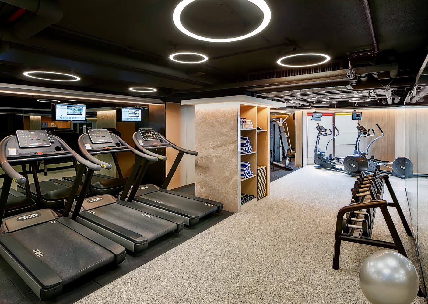 New World Millennium Hong Kong Hotel