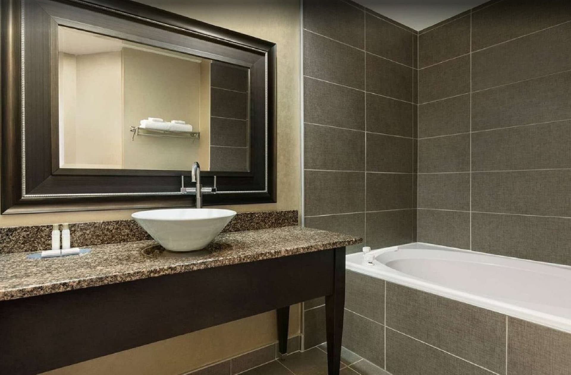 Travelodge Quebec City Hotel & Convention Centre by Wyndham