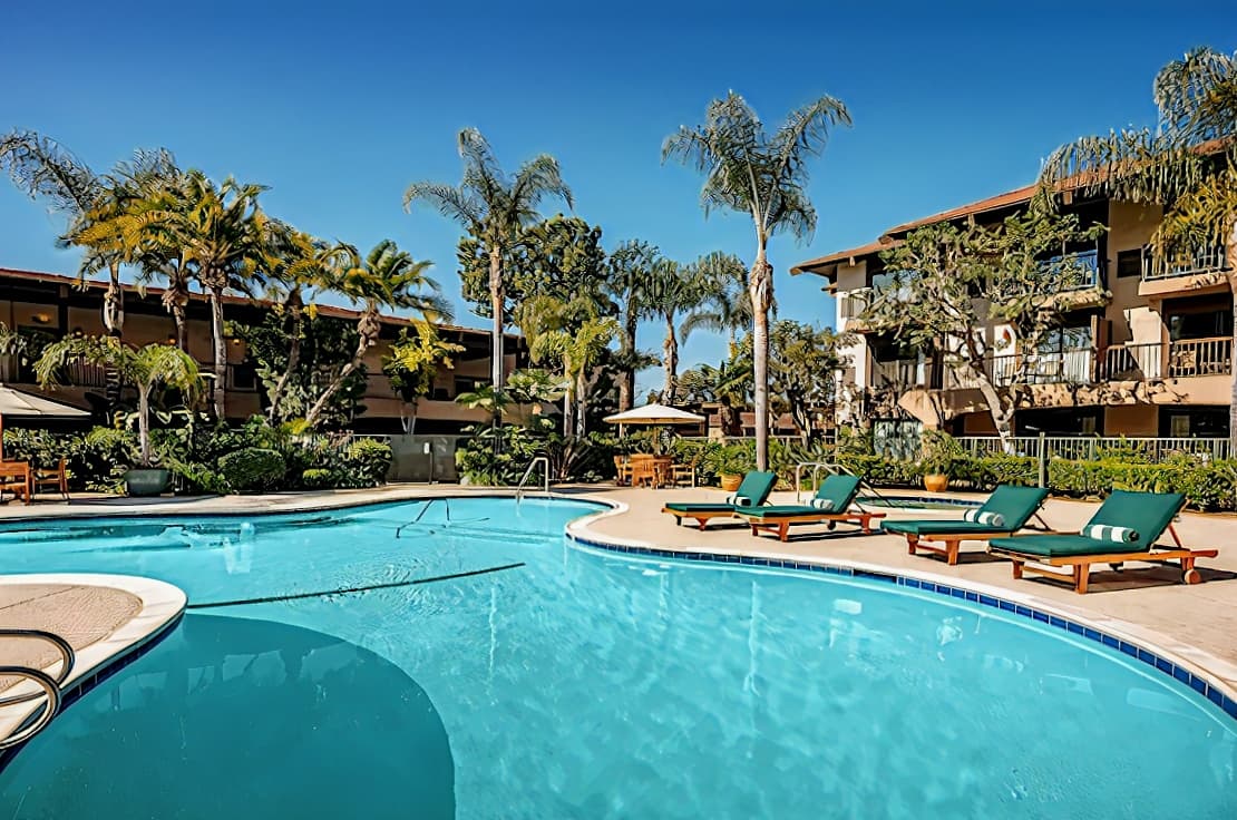 DoubleTree by Hilton Hotel Claremont