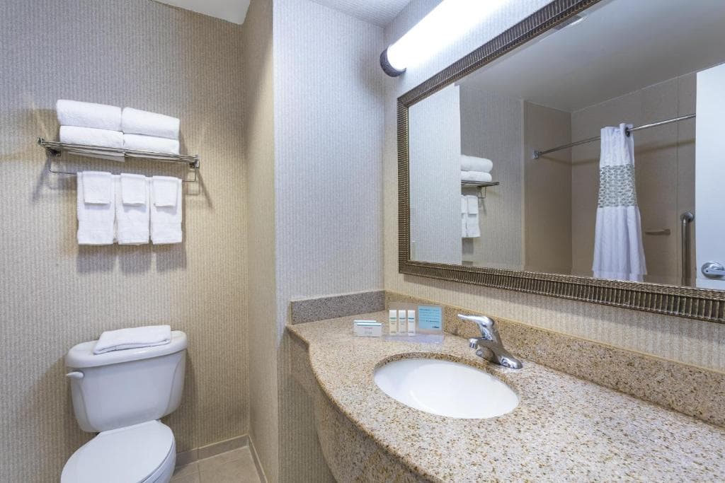Hampton Inn & Suites Newark-Harrison