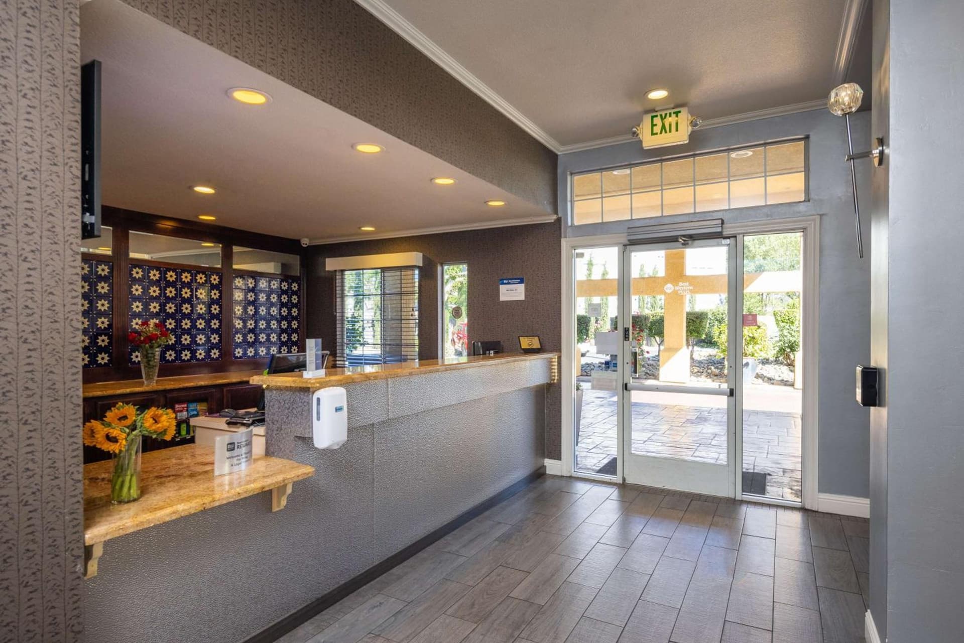 Best Western Plus Dixon Davis