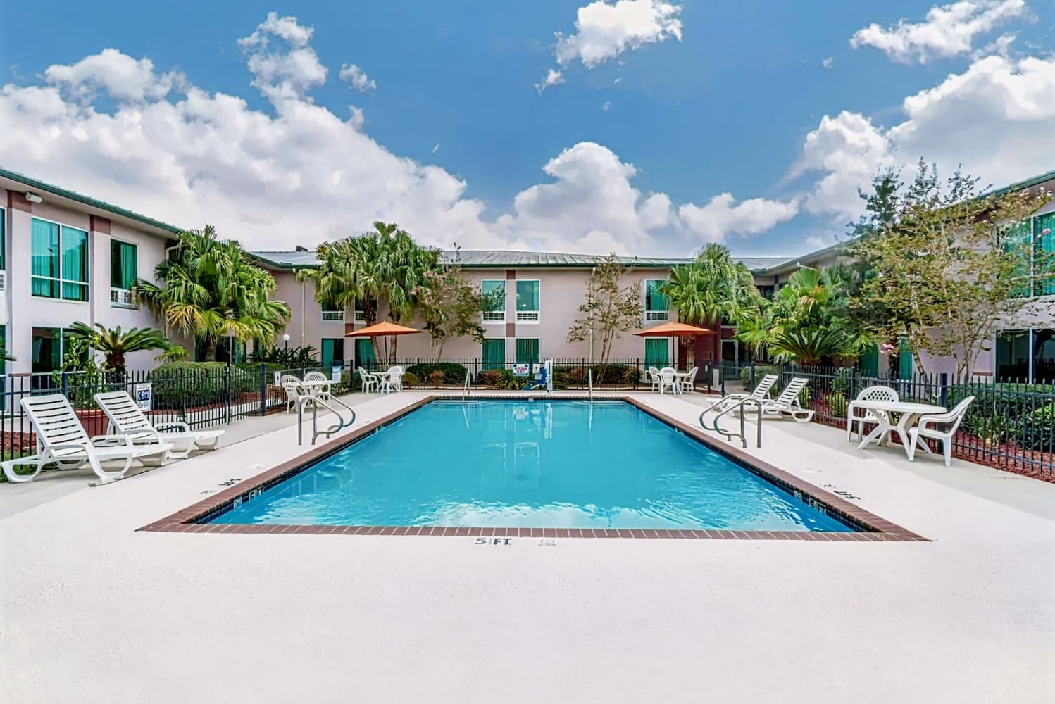 Ramada by Wyndham Luling