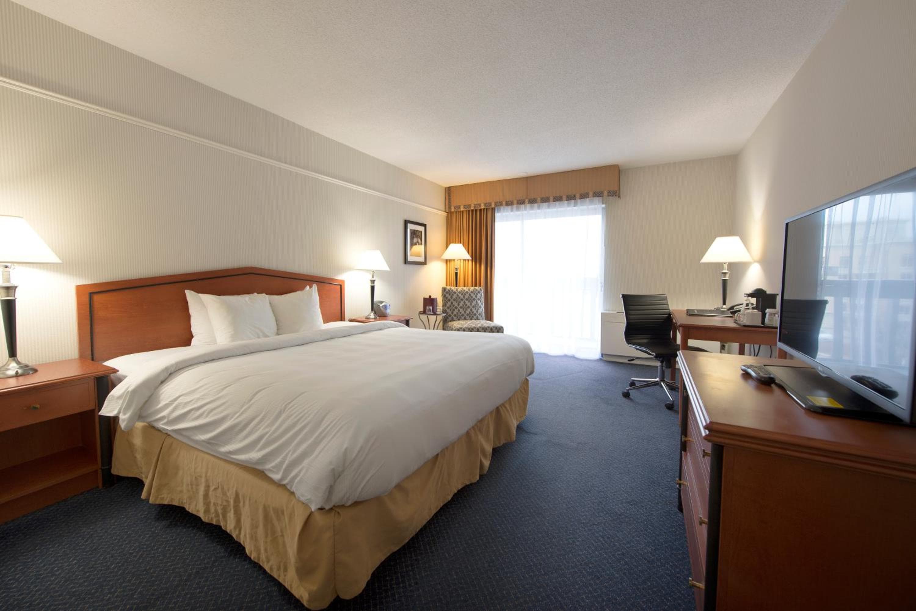 Toronto Don Valley Hotel & Suites