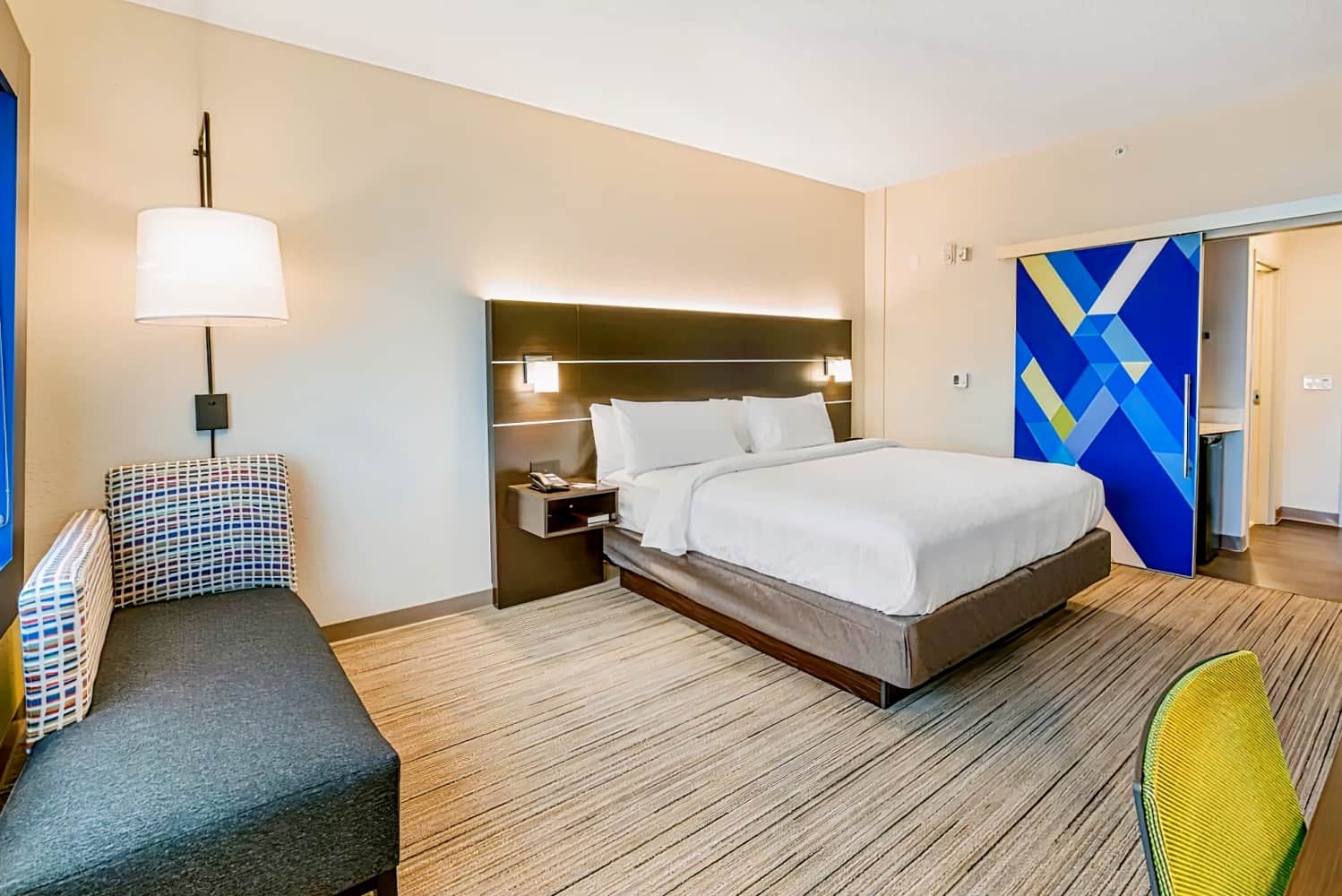 Holiday Inn Express & Suites - Jacksonville - Town Center