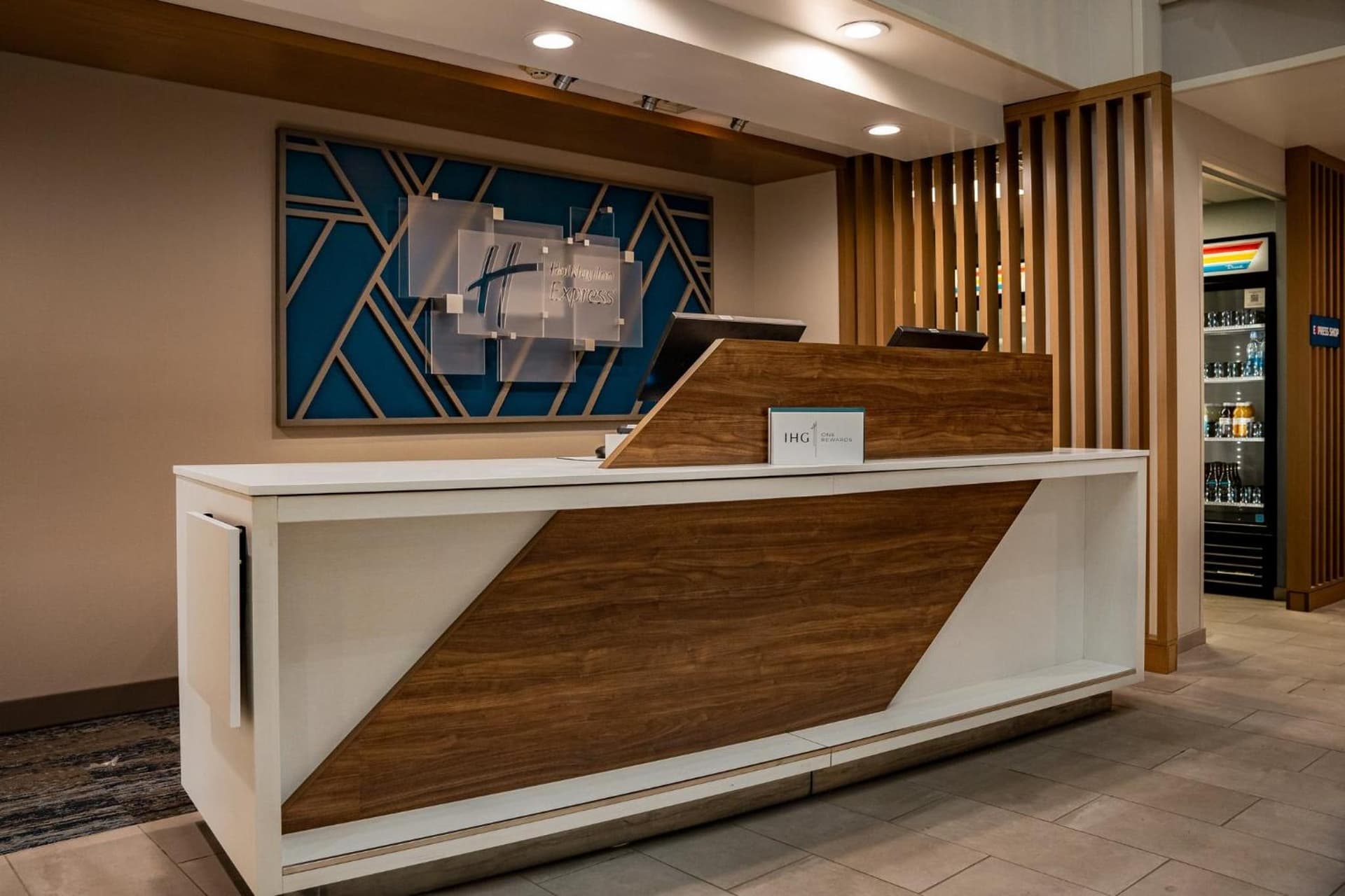 Holiday Inn Express & Suites West Chester by IHG