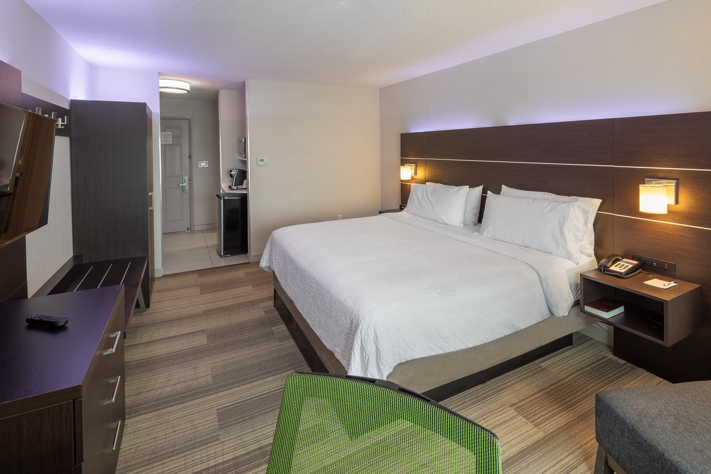 Holiday Inn Express & Suites Chicago West - St Charles
