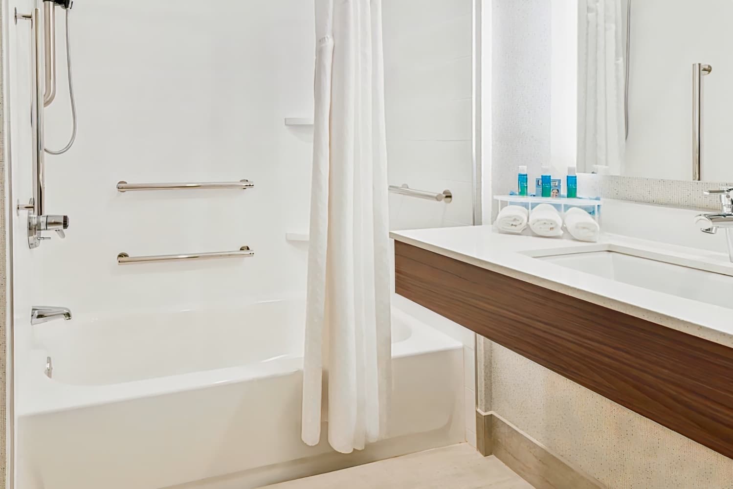 Holiday Inn Express & Suites Bentonville