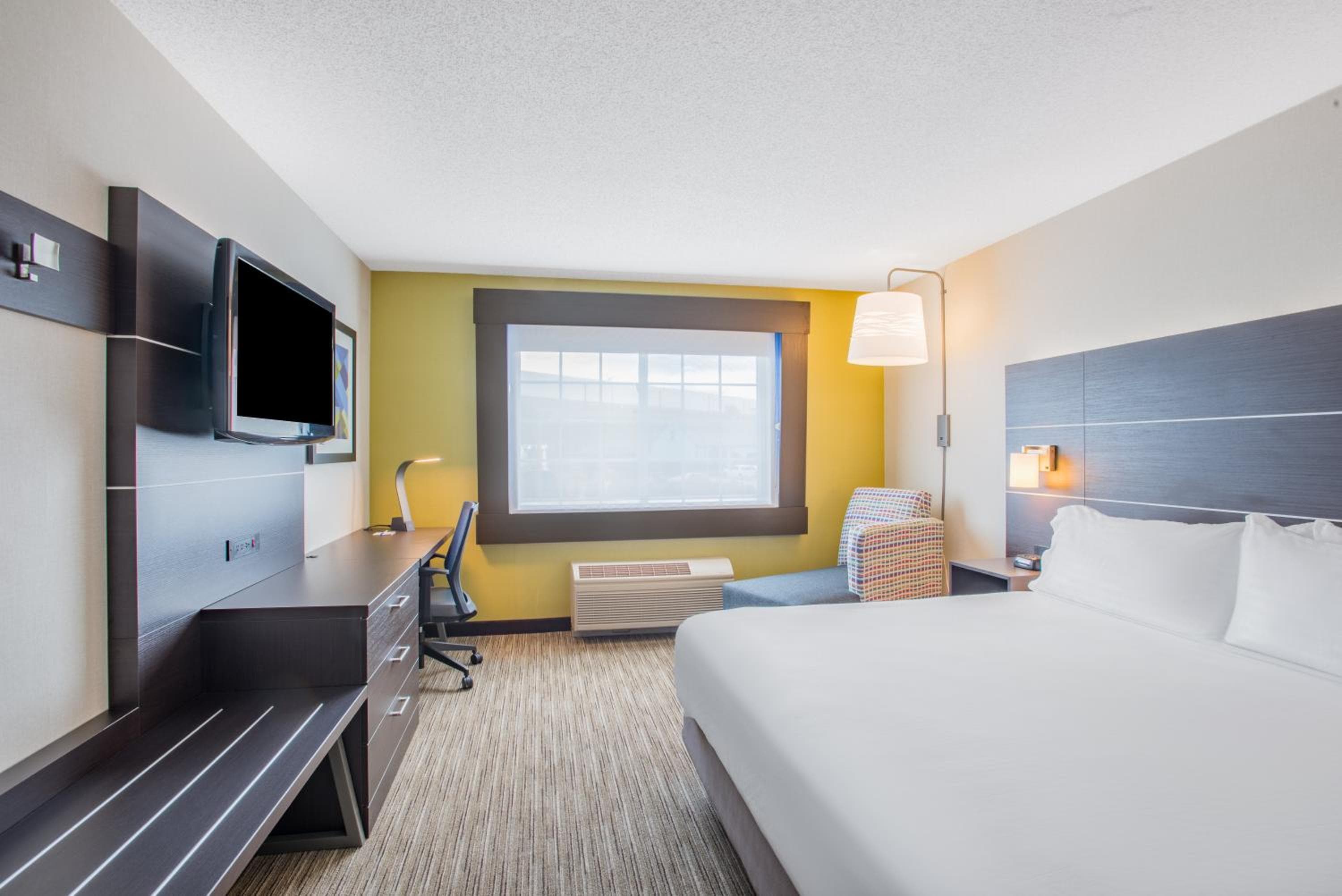 Holiday Inn Express & Suites Boston - Marlboro