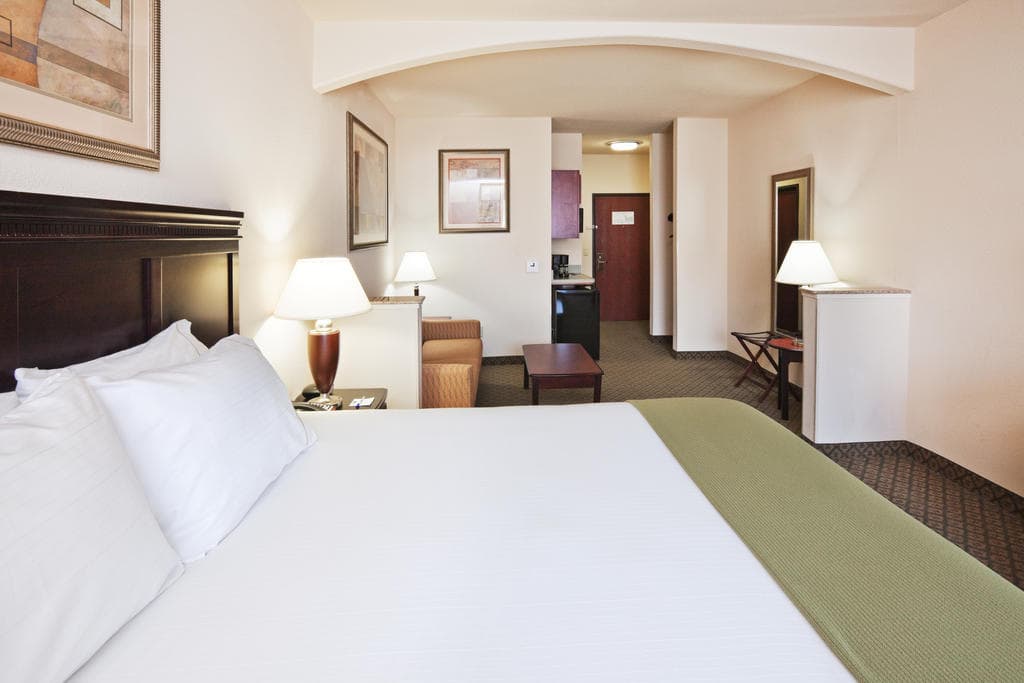 Holiday Inn Express & Suites Corsicana I-45