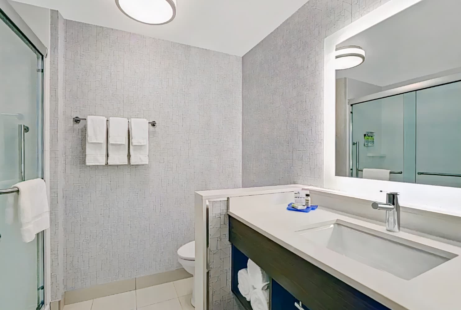 Holiday Inn Express Kingston West
