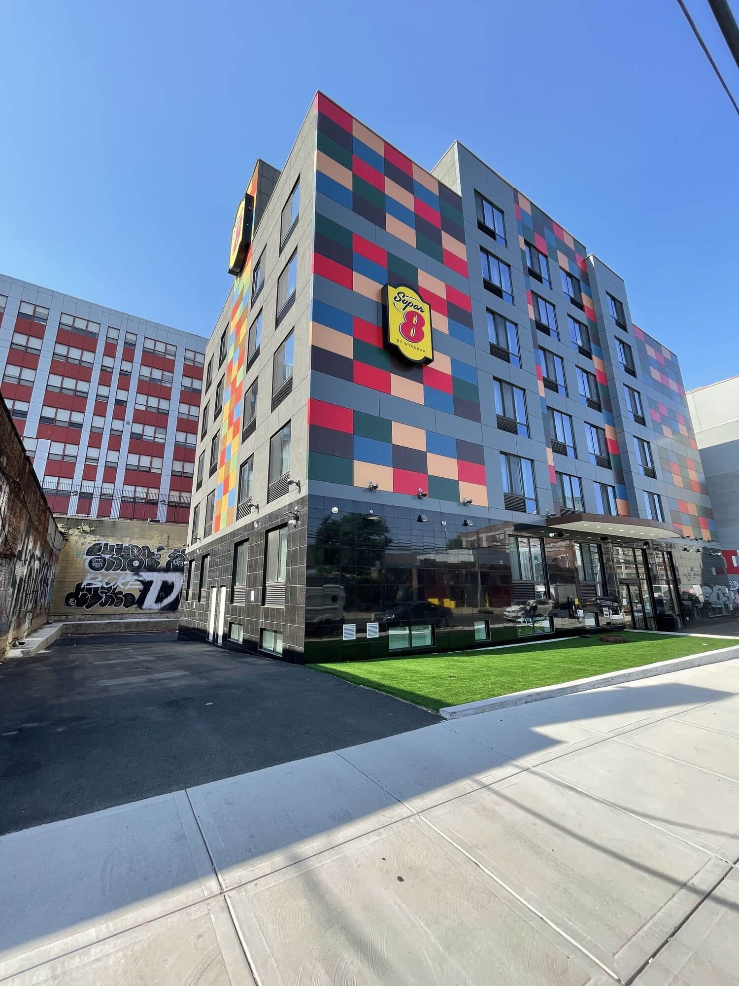 Super 8 by Wyndham Brooklyn Williamsburg