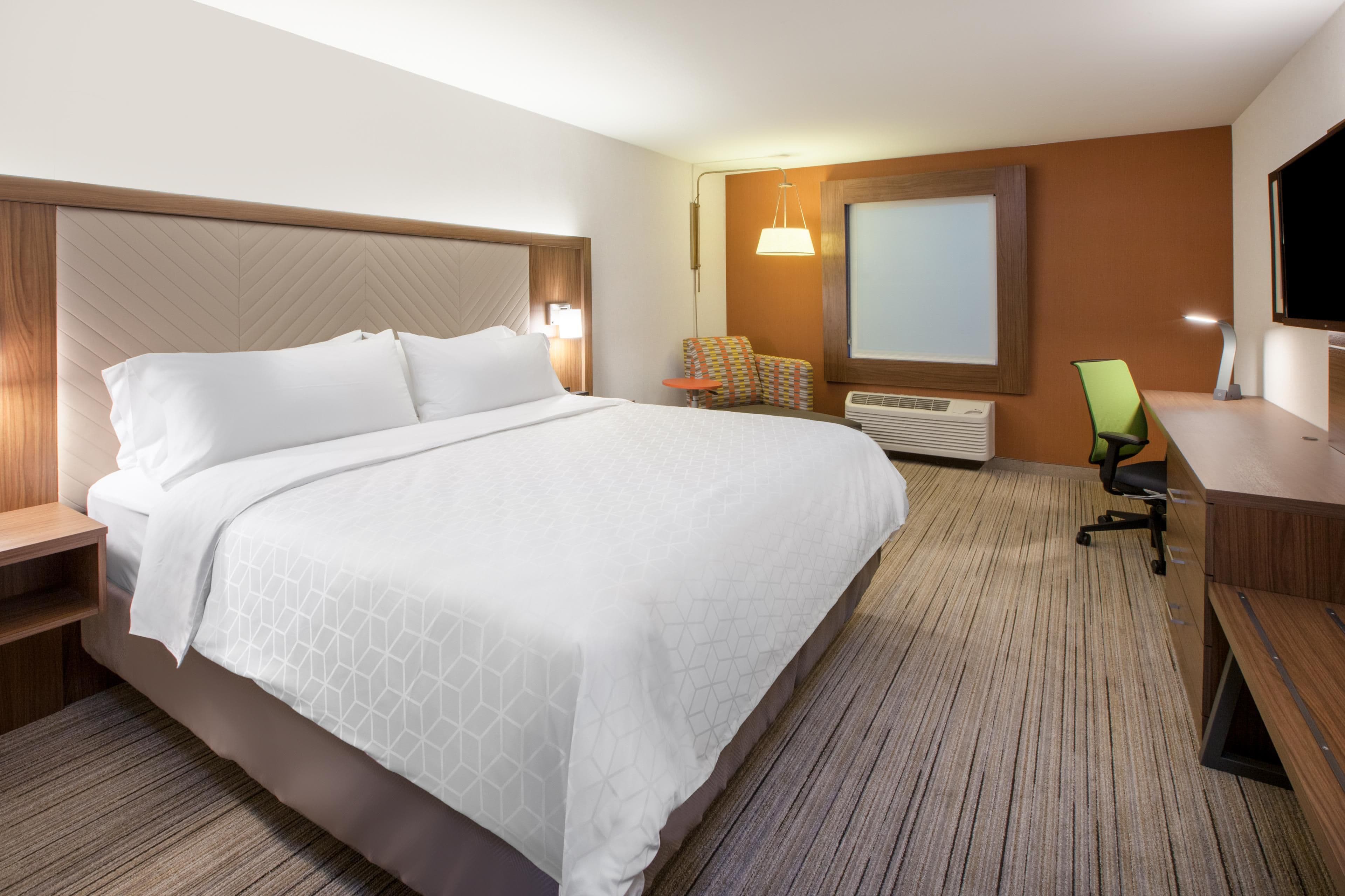 Holiday Inn Express & Suites - Stafford NW - Sugarland, an IHG Hotel