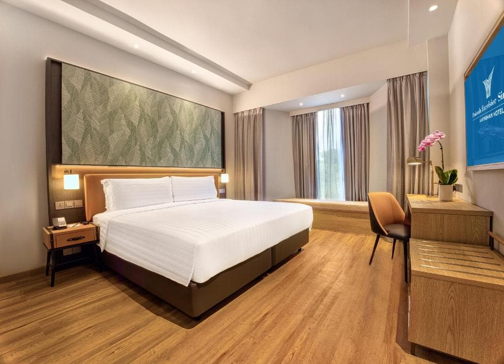 Peninsular Excelsior Hotel