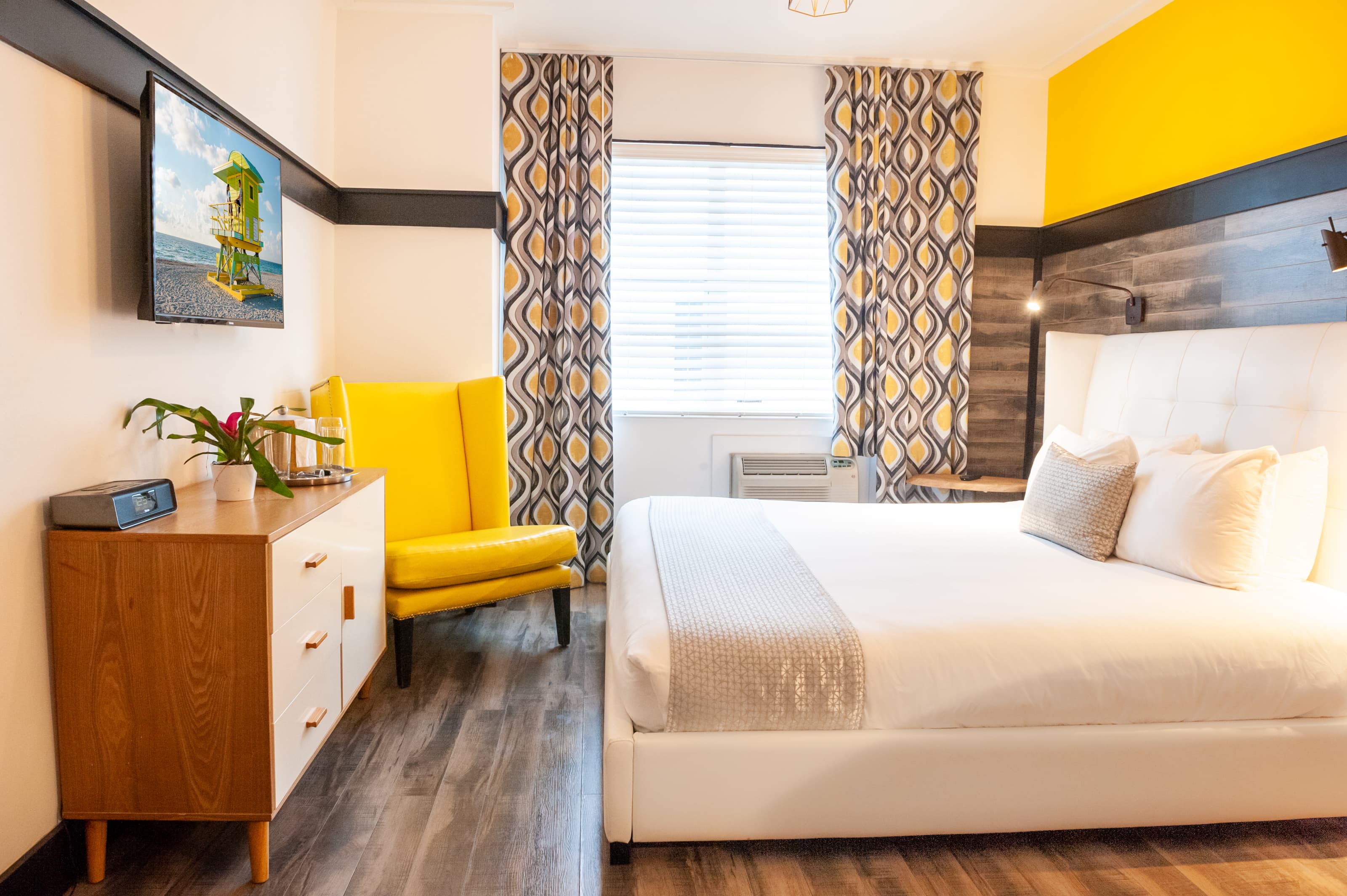 Catalina Hotel & Beach Club