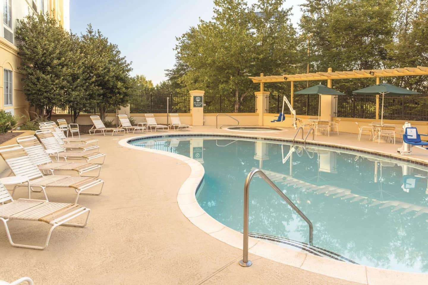 La Quinta Inn and Suites by Wyndham Atlanta Ballpark Galleria
