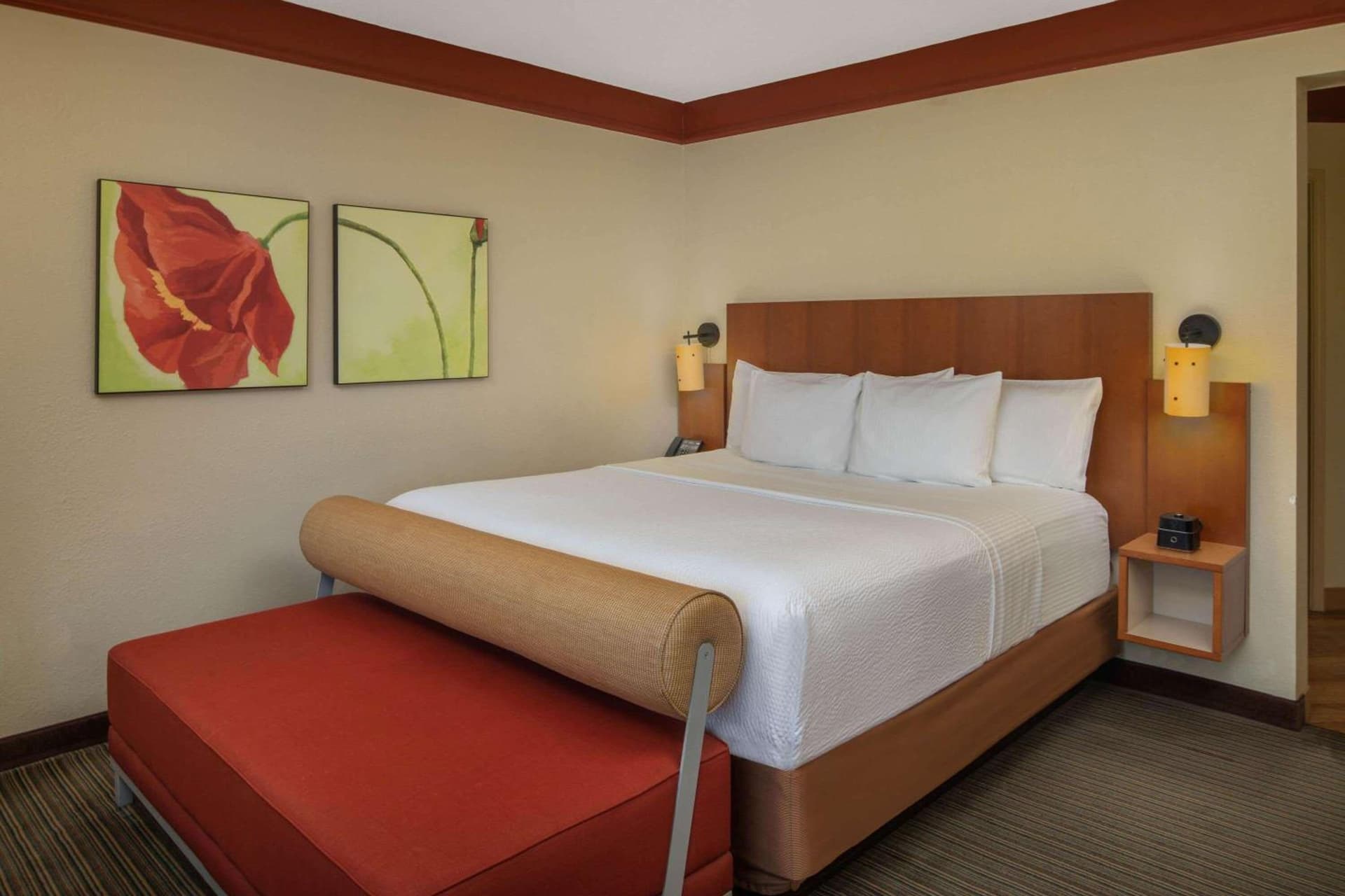 La Quinta Inn and Suites by Wyndham Atlanta Ballpark Galleria