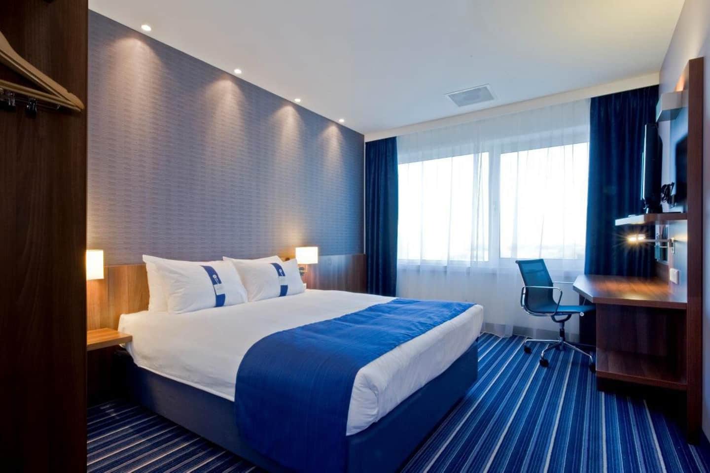 Holiday Inn Express Toulon - Est, an IHG Hotel
