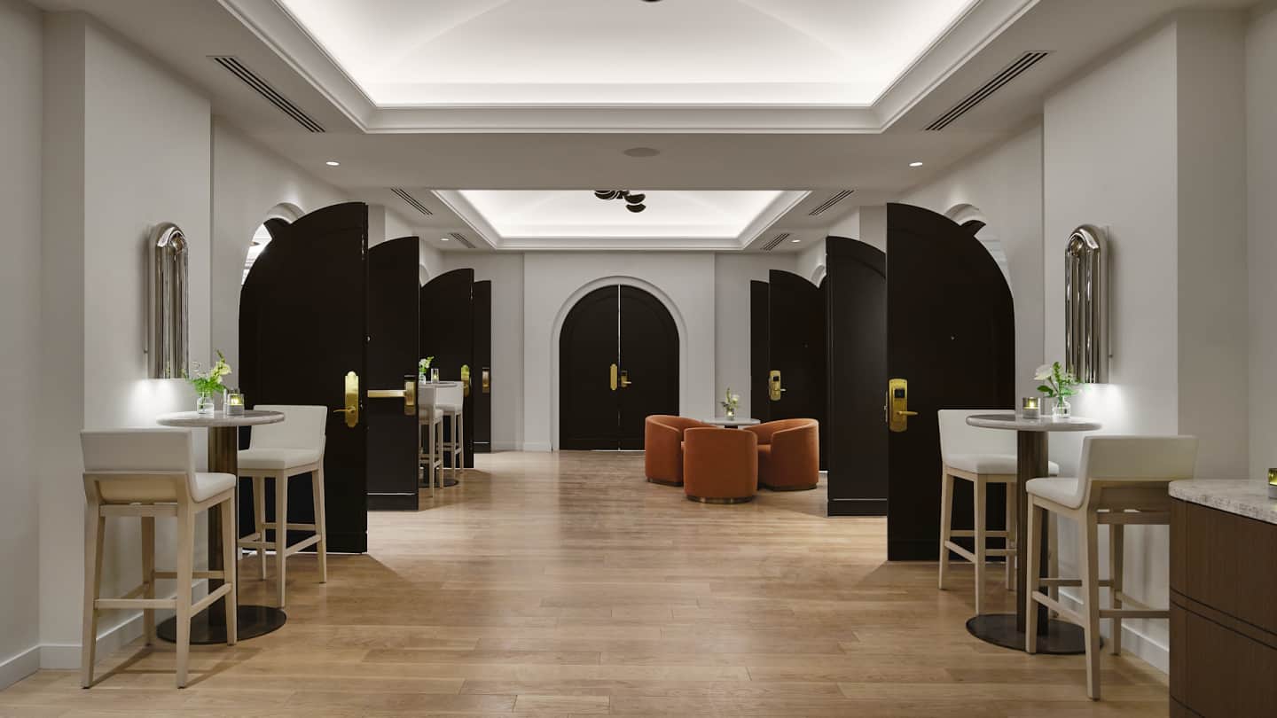 Vogue Hotel Montreal Downtown, Curio Collection by Hilton