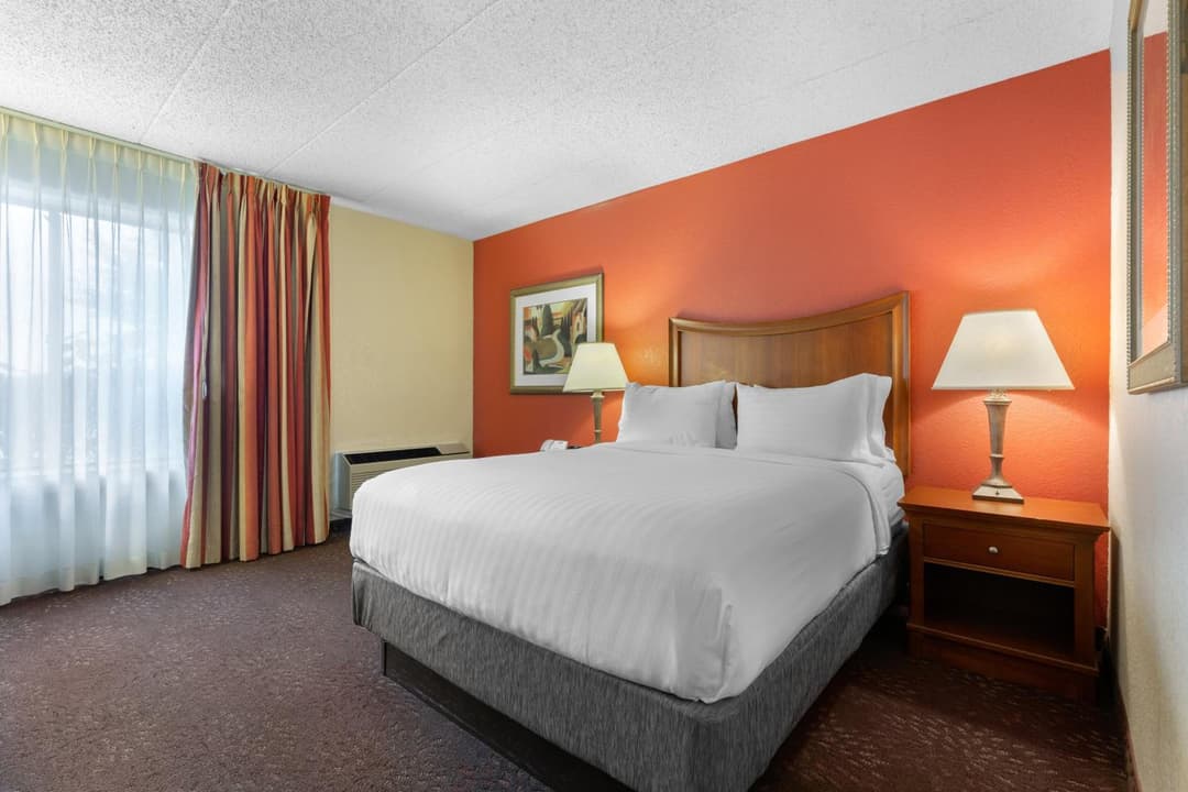 Holiday Inn Express Chicago-Downers Grove, an IHG Hotel