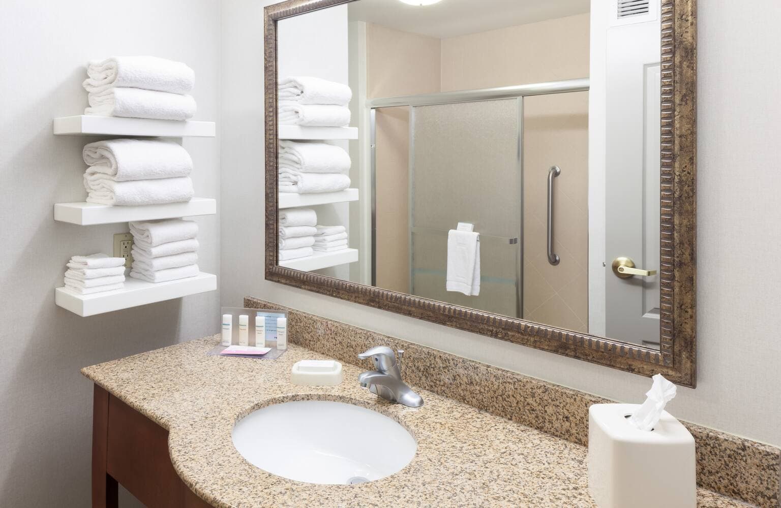 Hampton Inn & Suites Cedar Rapids - North