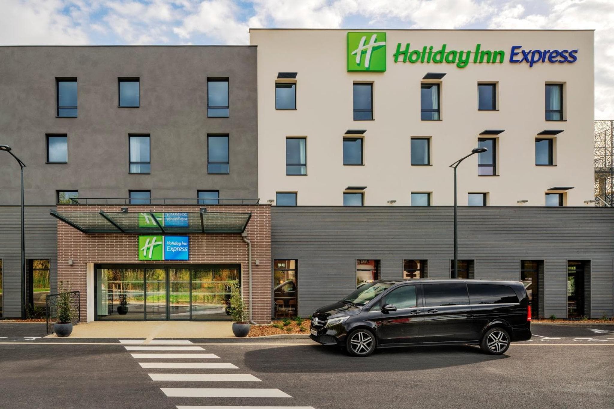 Holiday Inn Express - Marne-la-Vallée Val d'Europe, an IHG Hotel