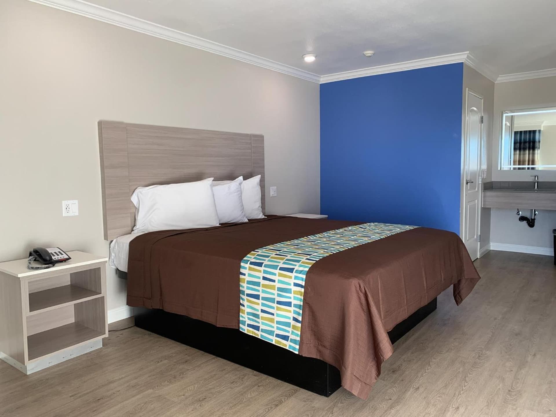 Mojave Inn