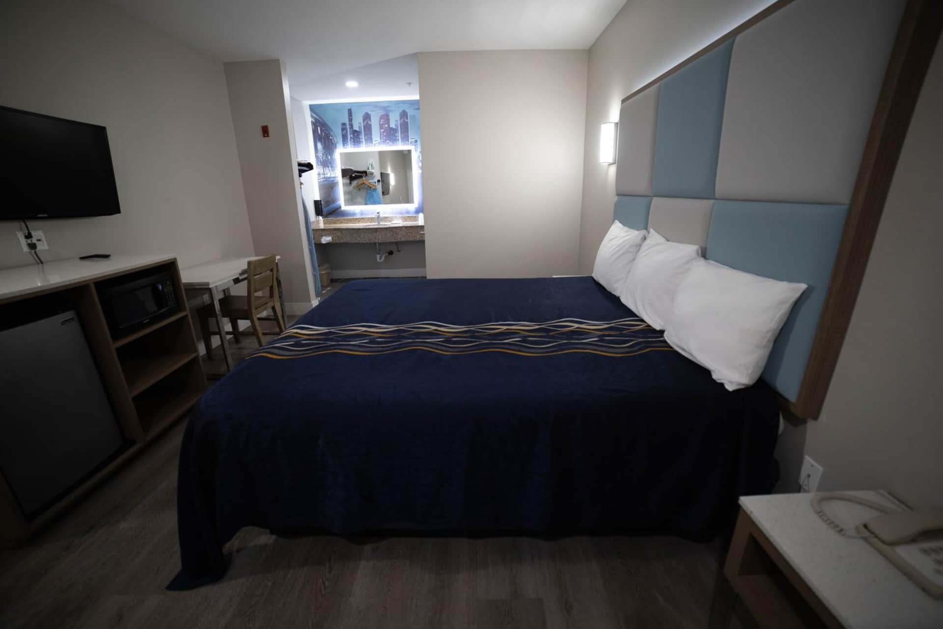 Mid City Inn & Suites Pico Rivera