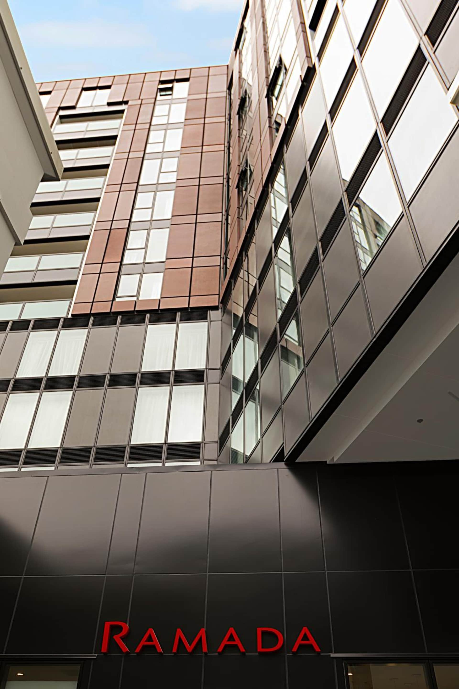 Ramada Suites Victoria Street West