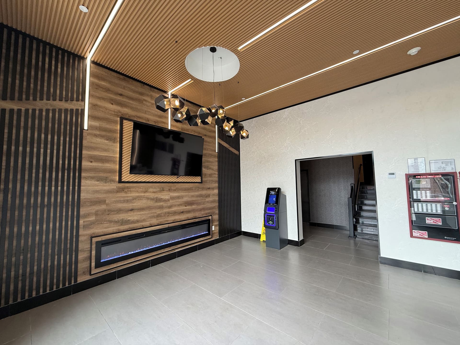 Lux Hotel LIC