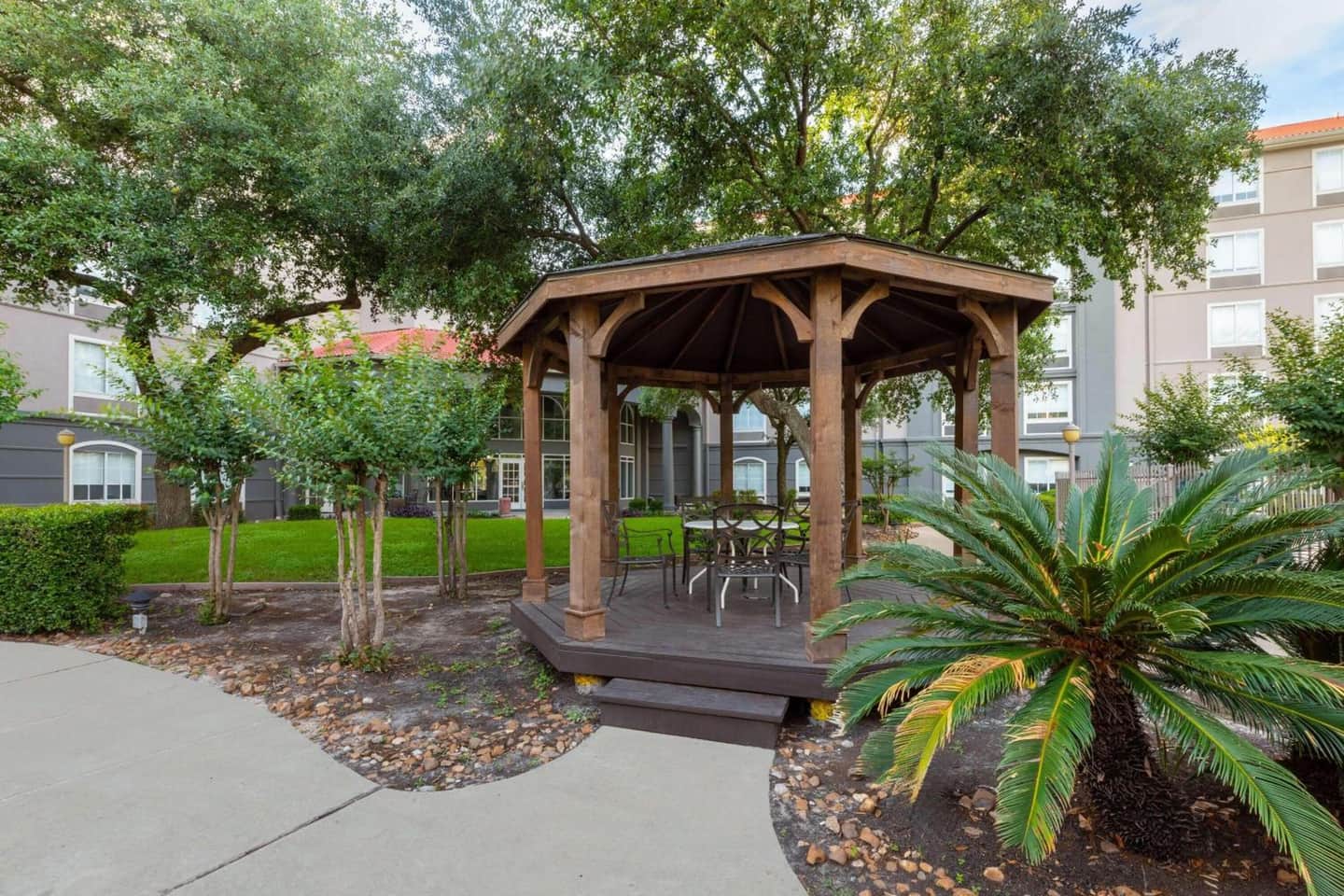 La Quinta Inn & Suites by Wyndham Houston Bush IAH South