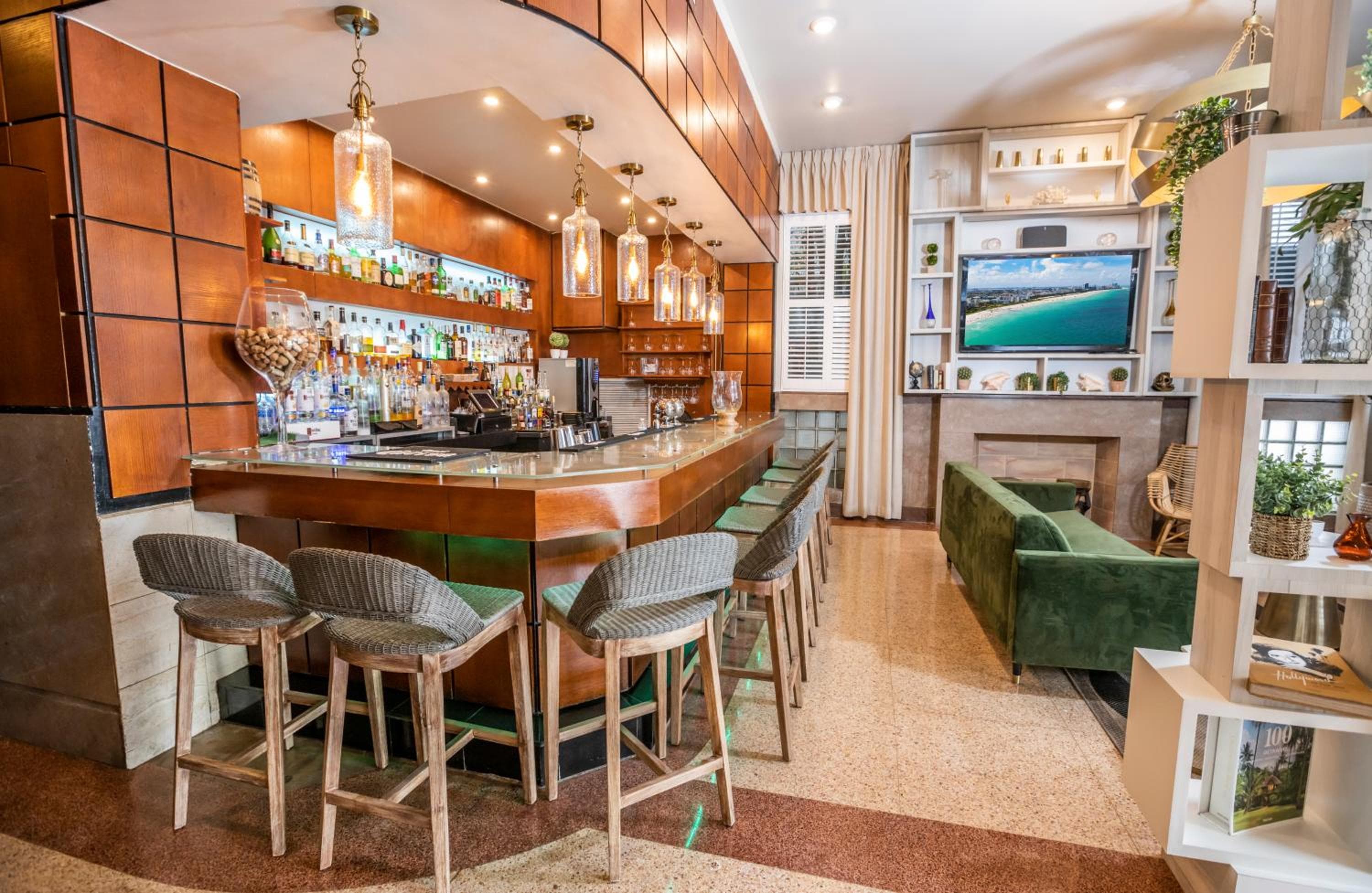 Chesterfield Hotel & Suites