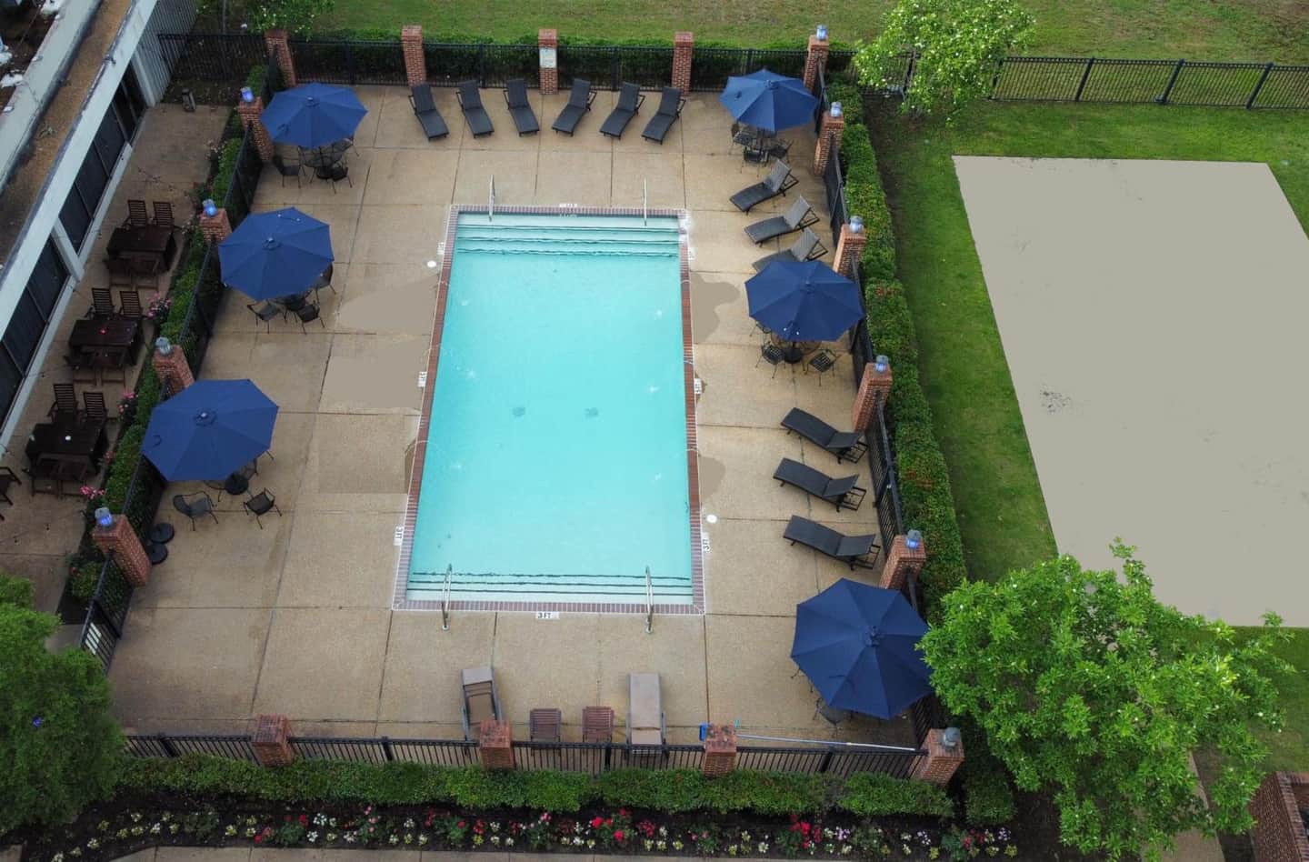 Whispering woods hotel and conference center