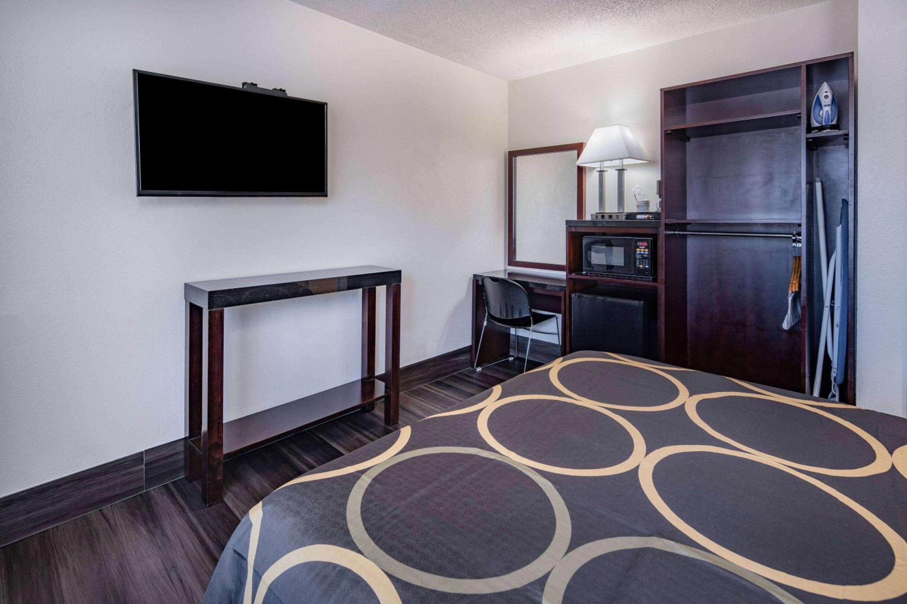 Super 8 by Wyndham San Diego Hotel Circle