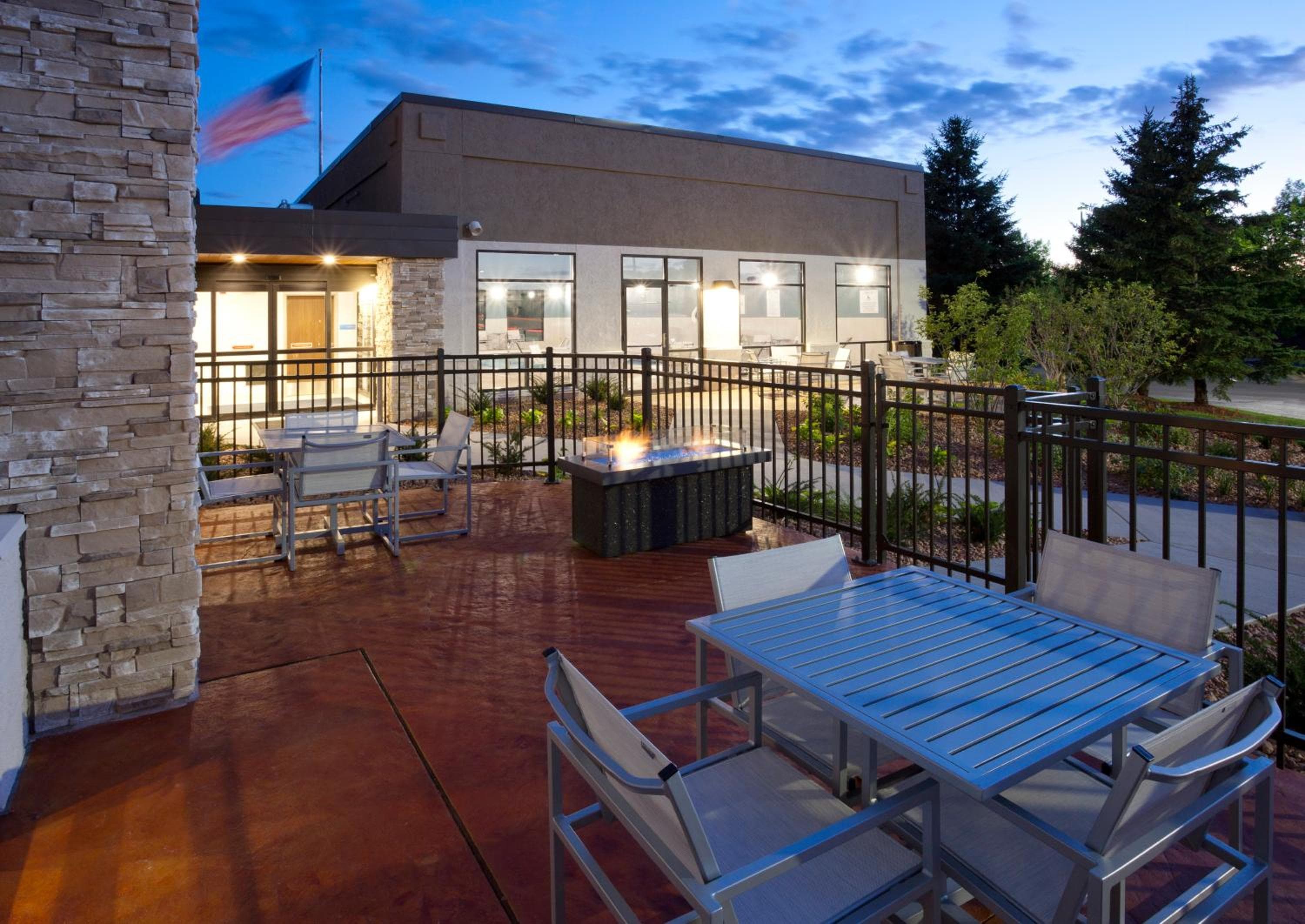 Holiday Inn Express & Suites Minneapolis (Golden Valley)