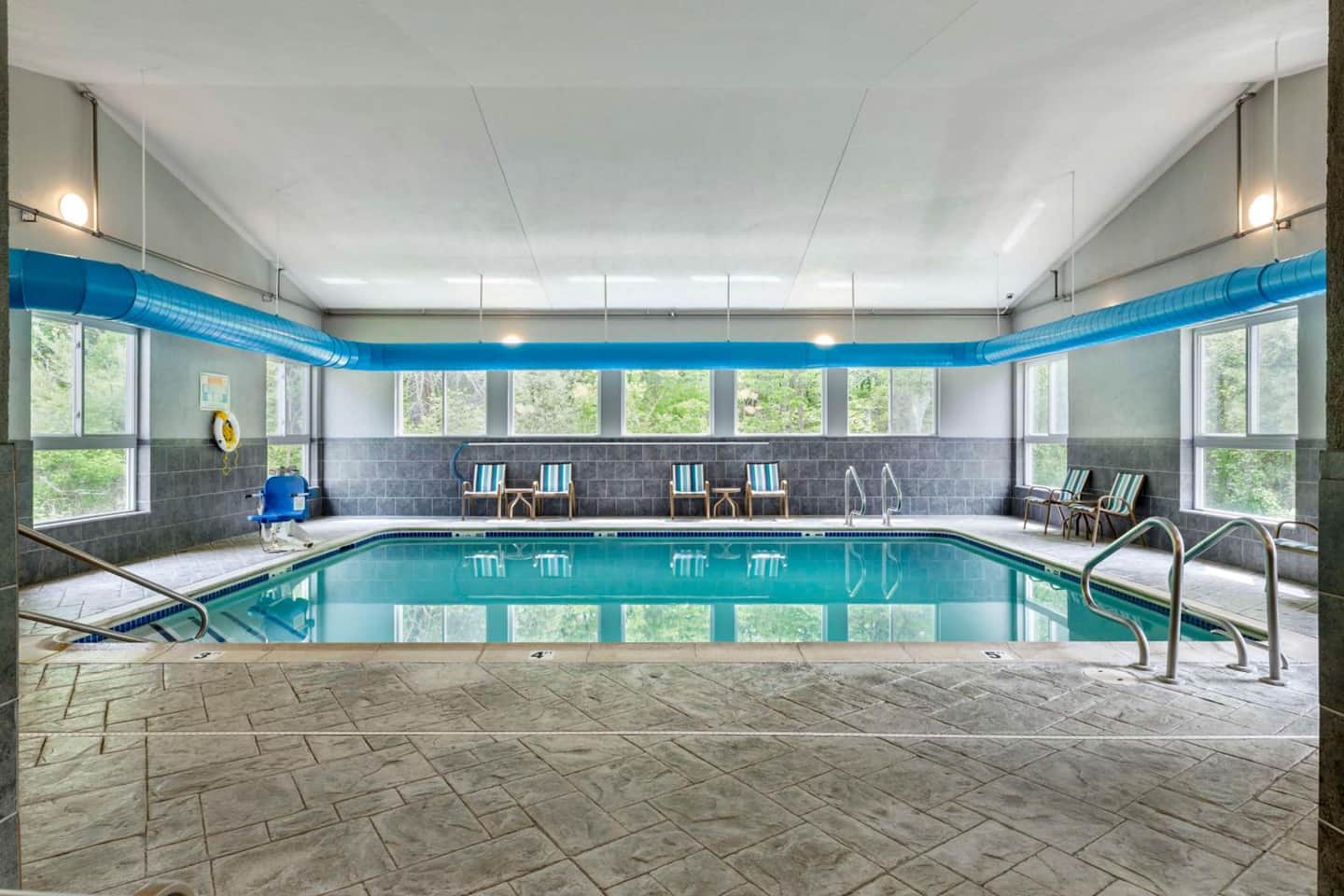 Best Western PLUS NEW ENGLAND INN & SUITES