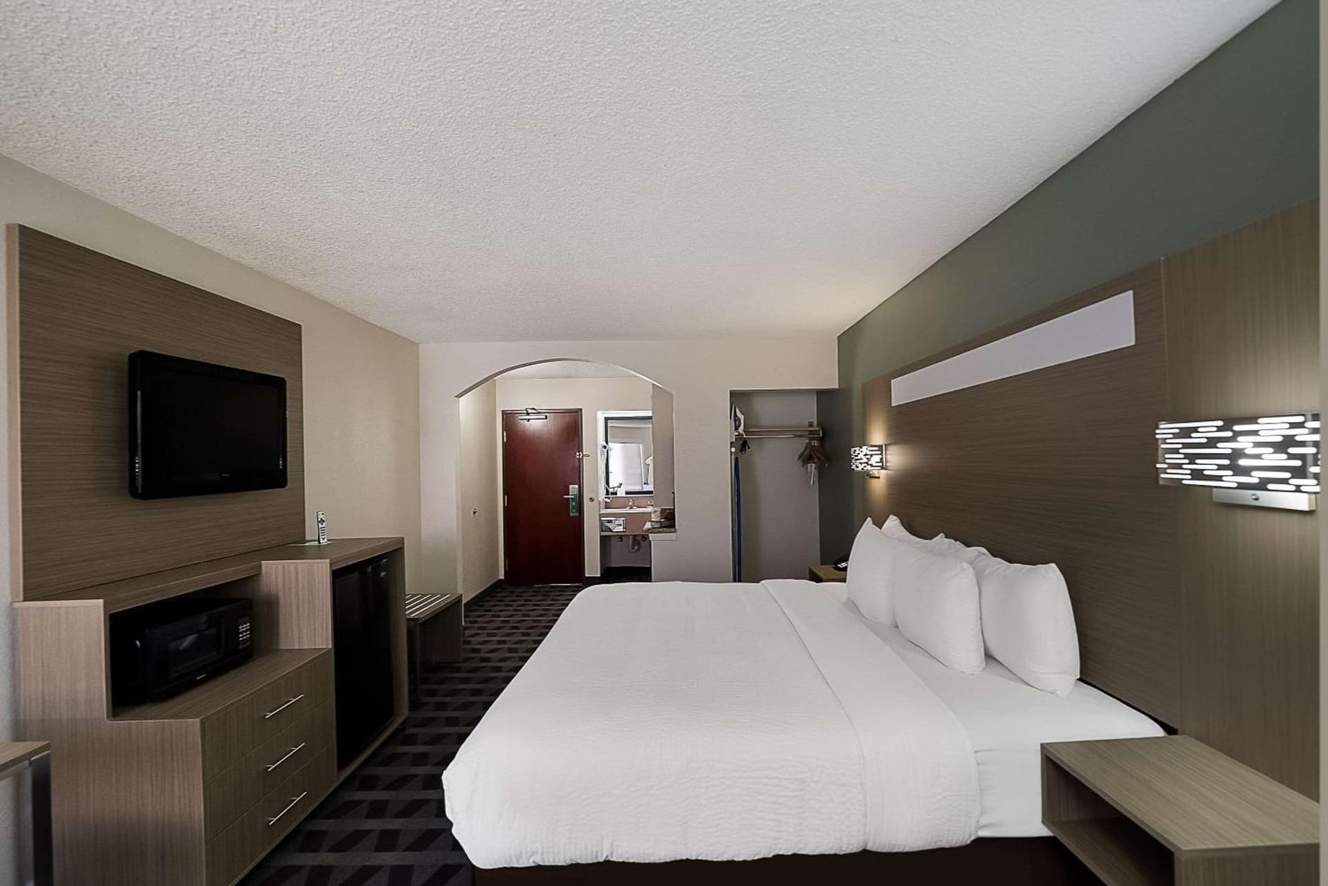 Quality Inn & Suites Irving DFW Airport South