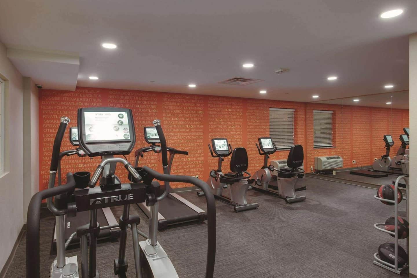 La Quinta Inn & Suites by Wyndham Detroit Metro Airport