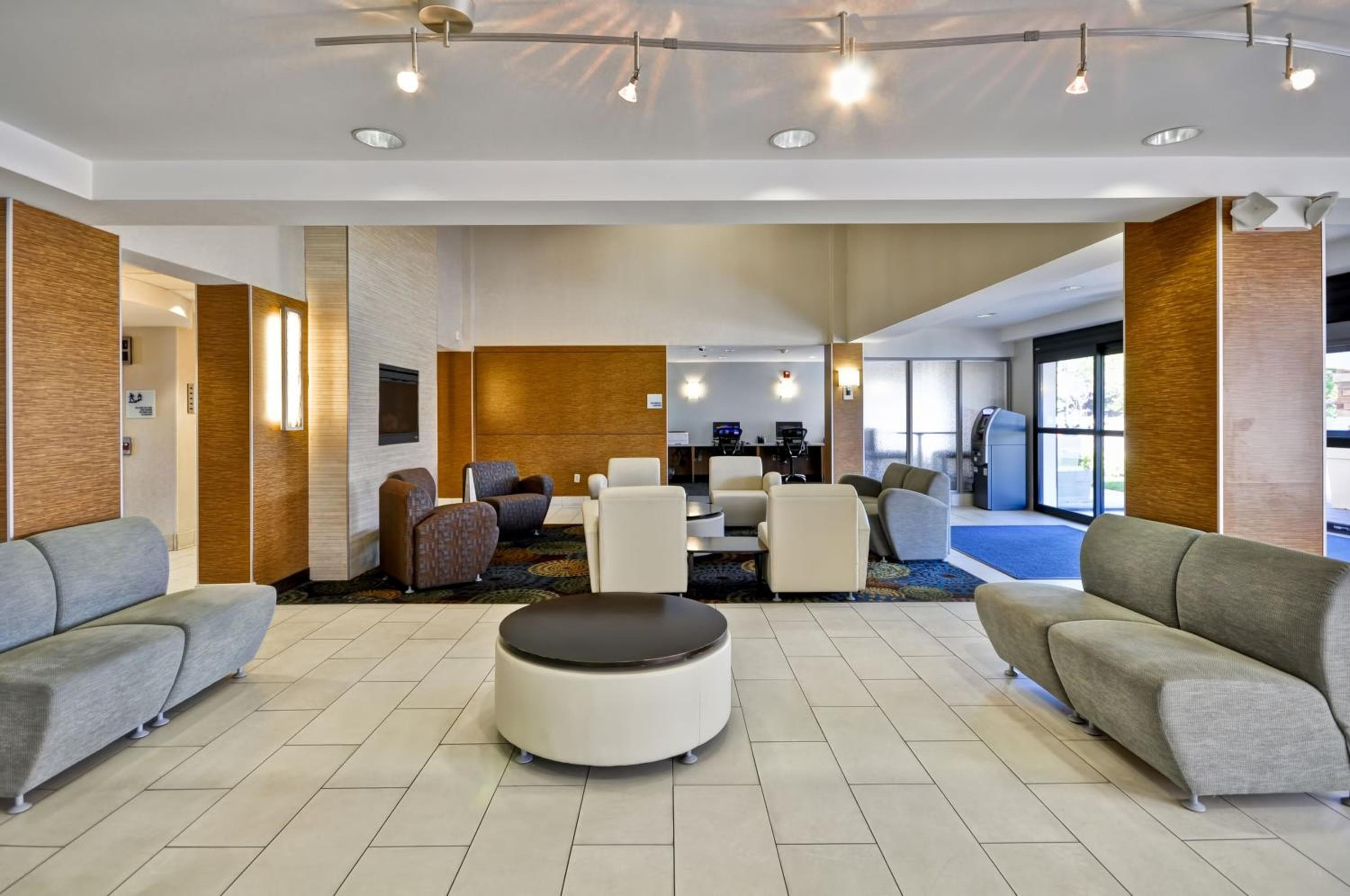 Holiday Inn Express Romulus / Detroit Airport by IHG