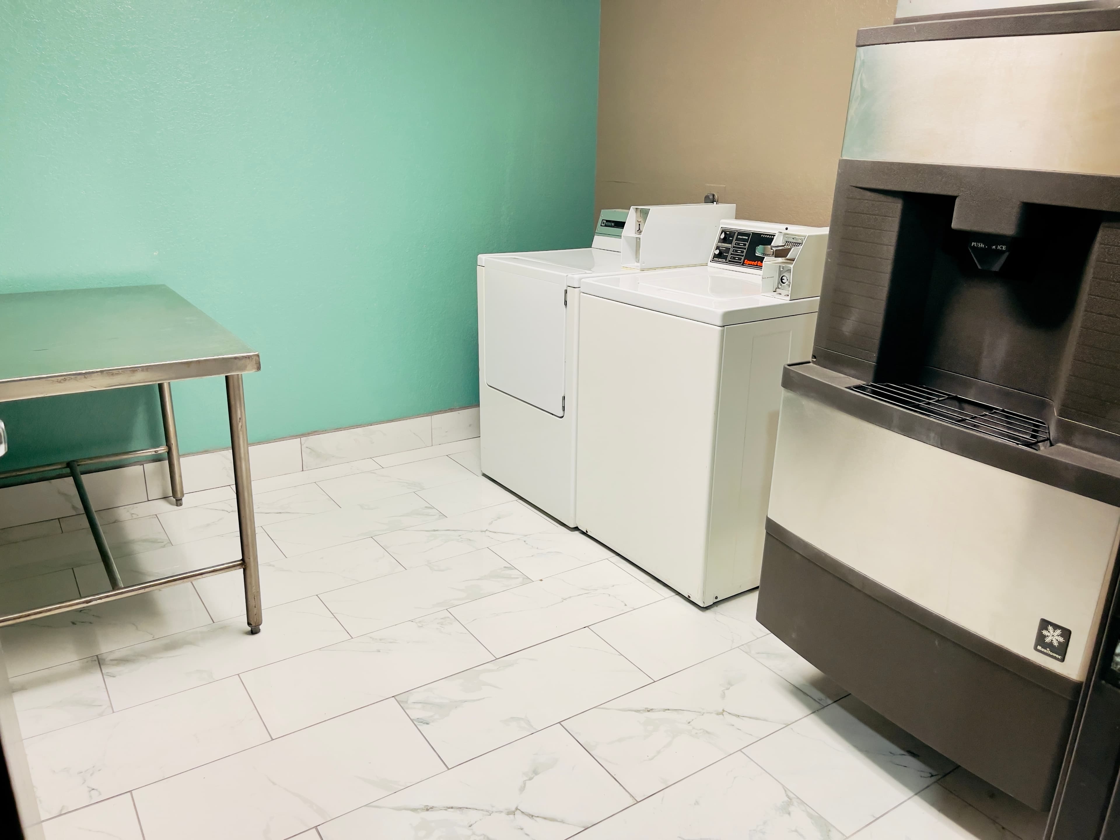 Super 8 by Wyndham Shakopee