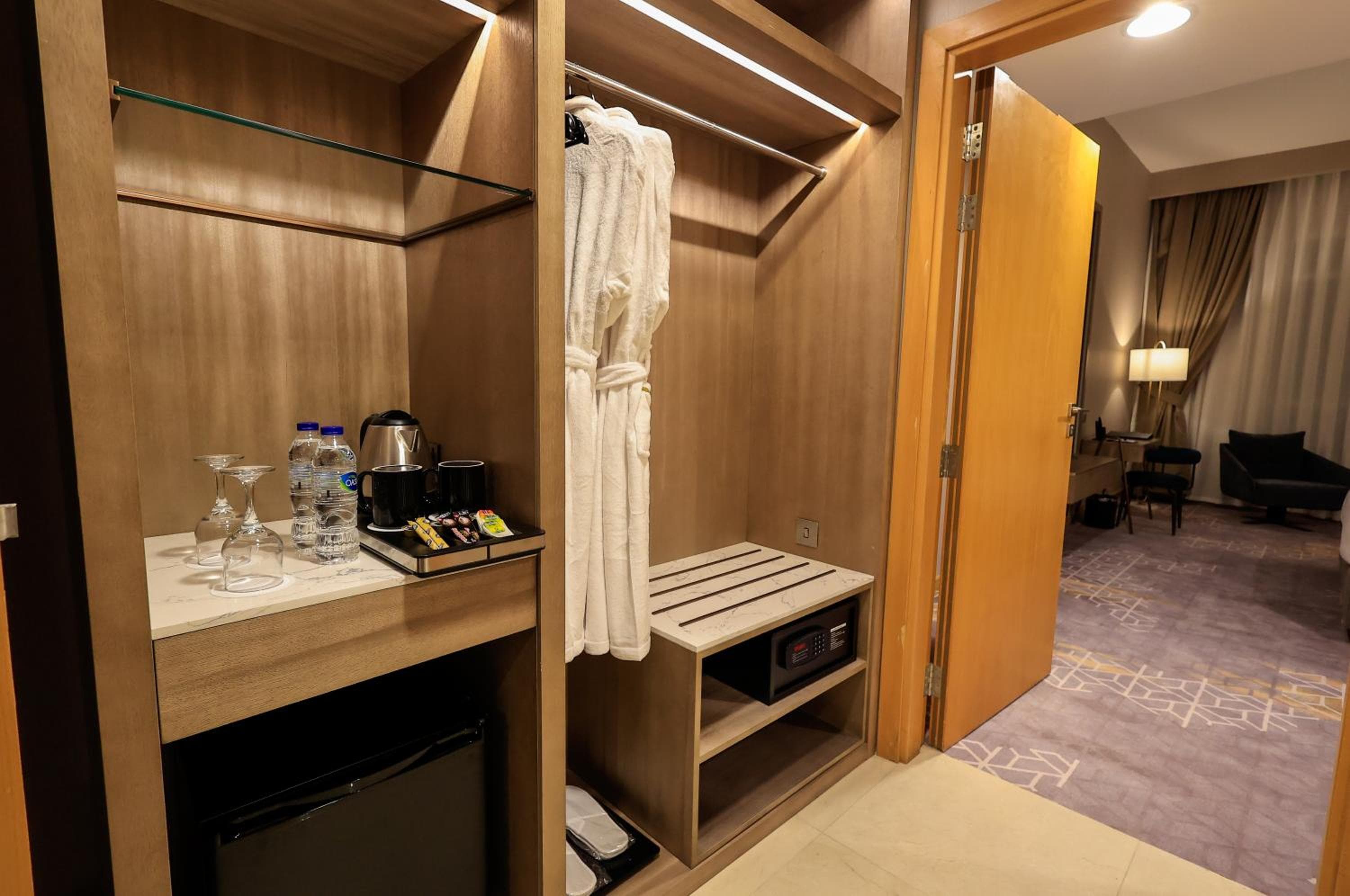 Best Western PREMIER M FOUR HOTEL