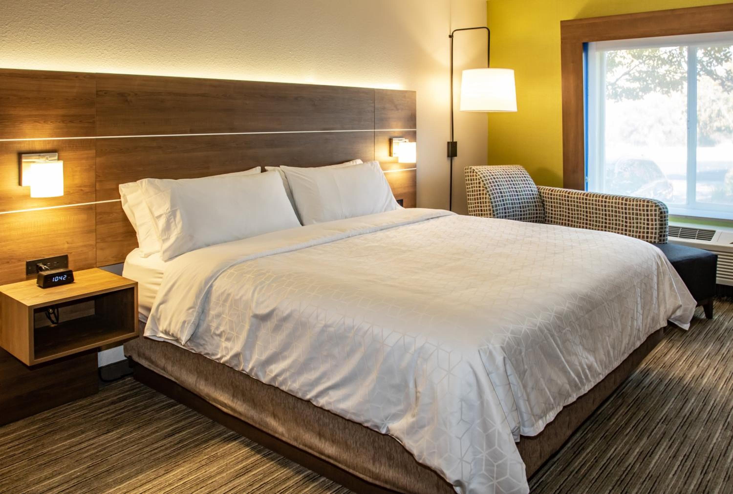 Holiday Inn Express Hotel & Suites Roseville - Galleria Area by IHG